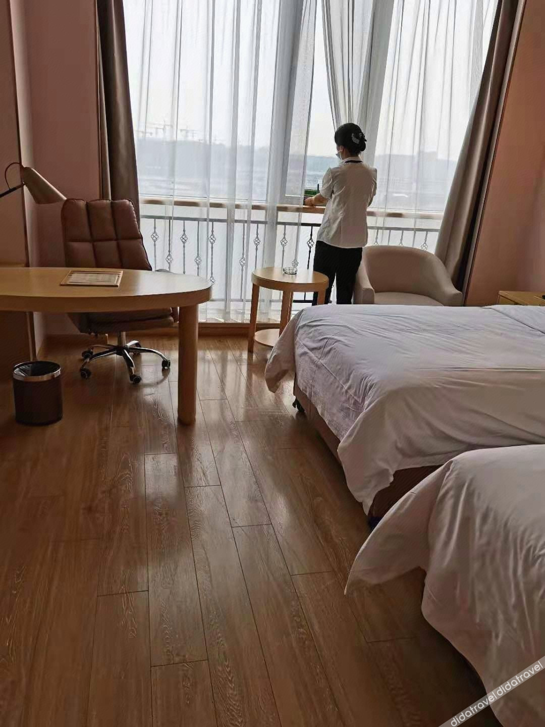 Vienna International Hotel (Dongwu South Road Hongzhuang Metro Station) 4*