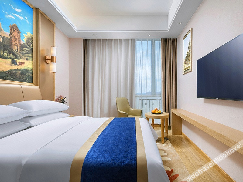 Vienna International Hotel (Dongwu South Road Hongzhuang Metro Station) 4*