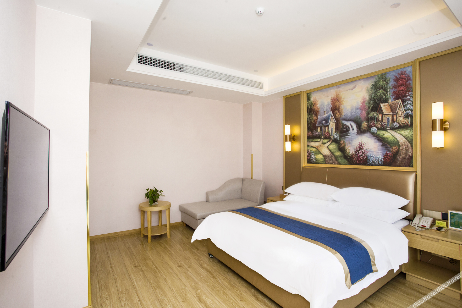 Vienna International Hotel (Dongwu South Road Hongzhuang Metro Station) 4*