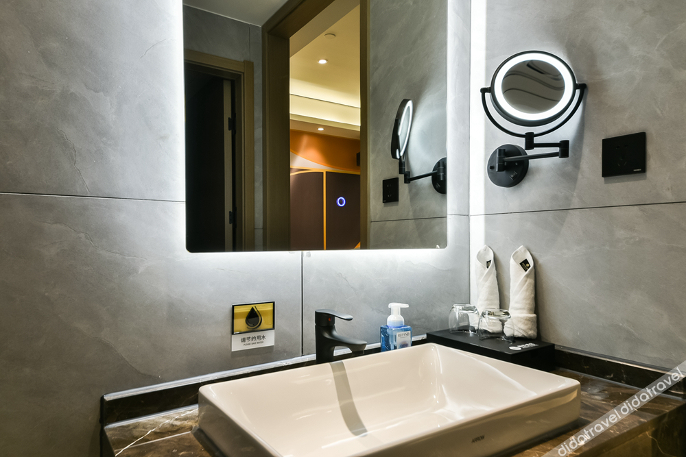 Aifeel Hotel (Shijiazhuang Xinbai Square & Hebei Provincial People's Hospital Branch) 2*
