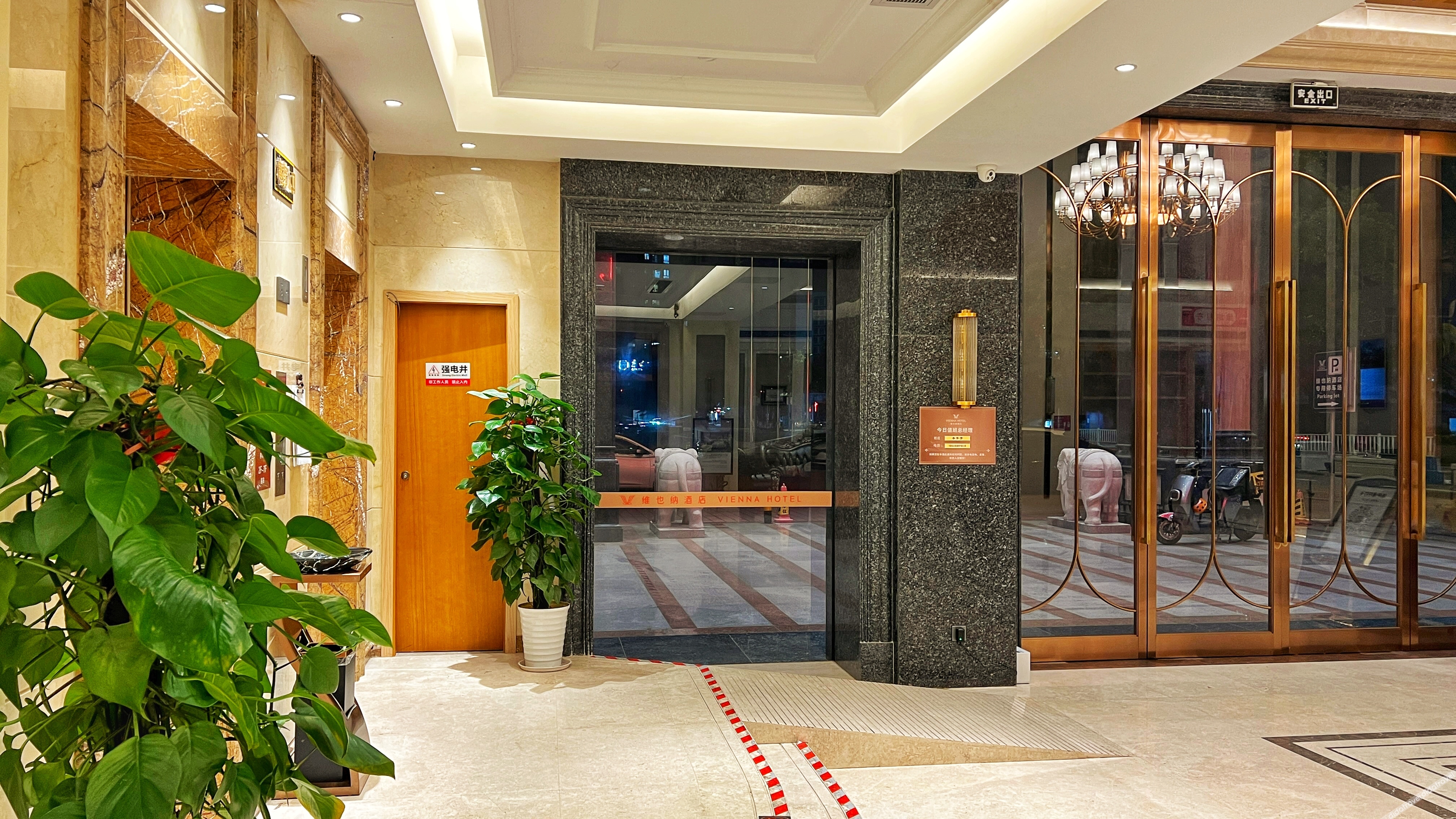 Vienna Hotel (Dongguan Wangniudun Wanghong Hub City) 3*