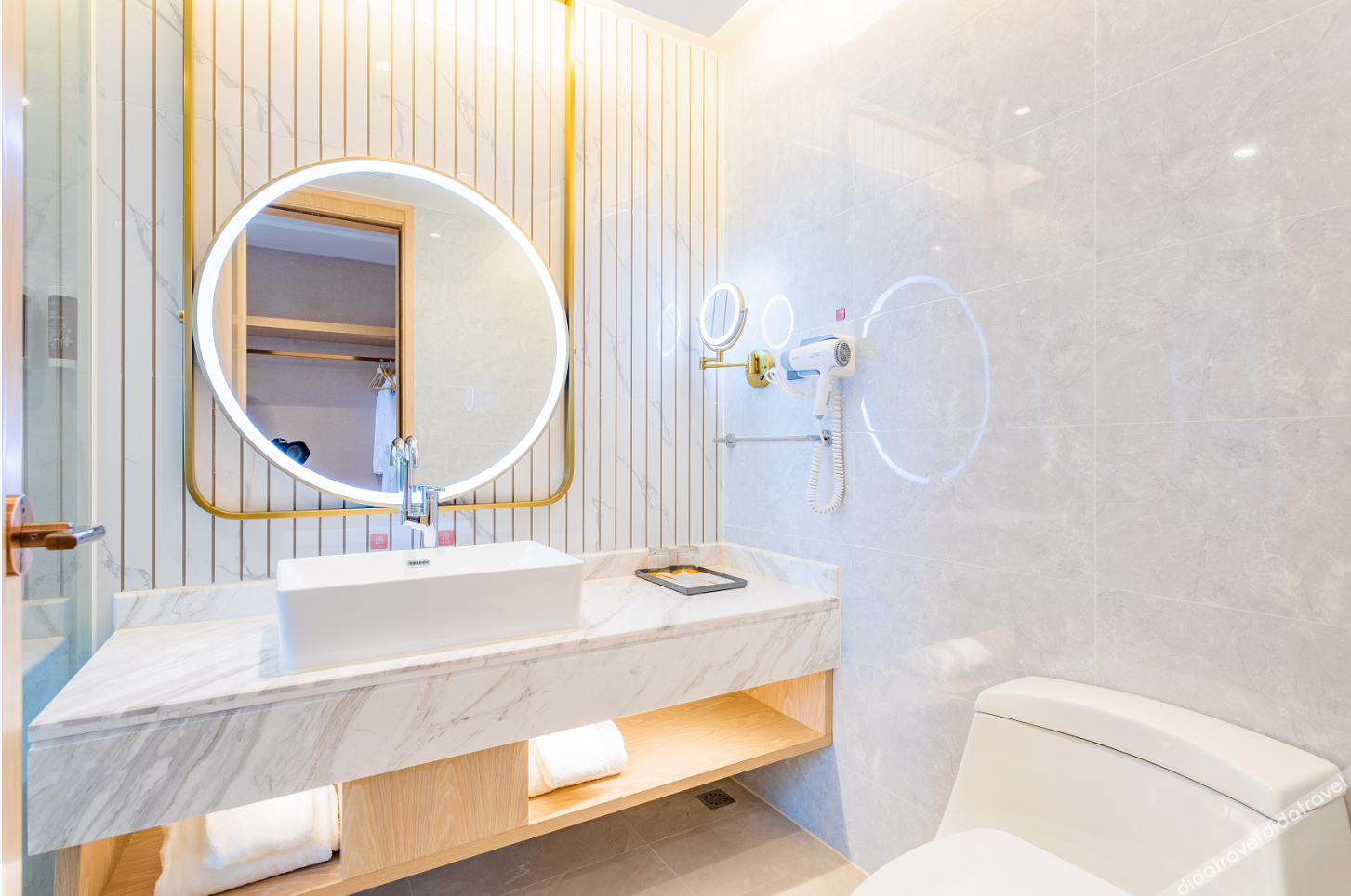 Vienna Hotel (Dongguan Wangniudun Wanghong Hub City) 3*