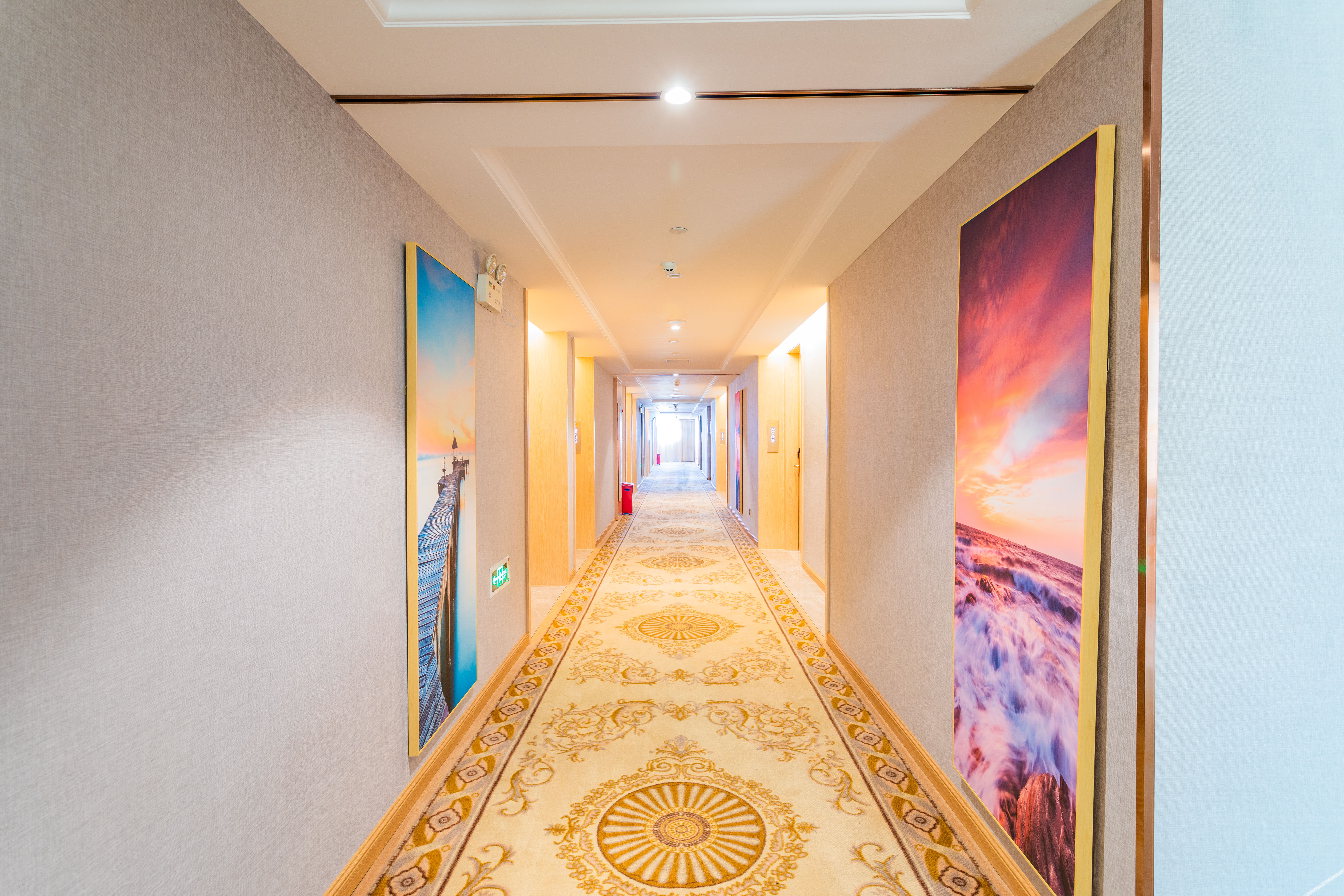 Vienna Hotel (Dongguan Wangniudun Wanghong Hub City) 3*
