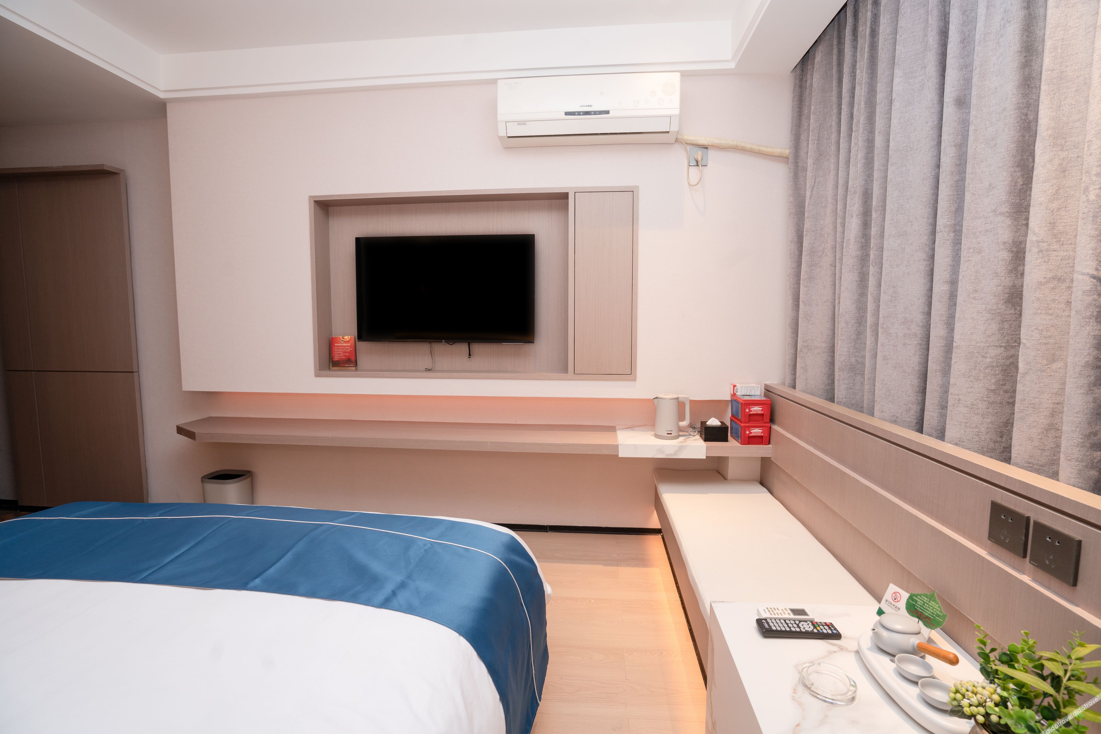 Ruijiaxi Hotel (Guiyang Flower Orchard White House Art Center Branch) 3*