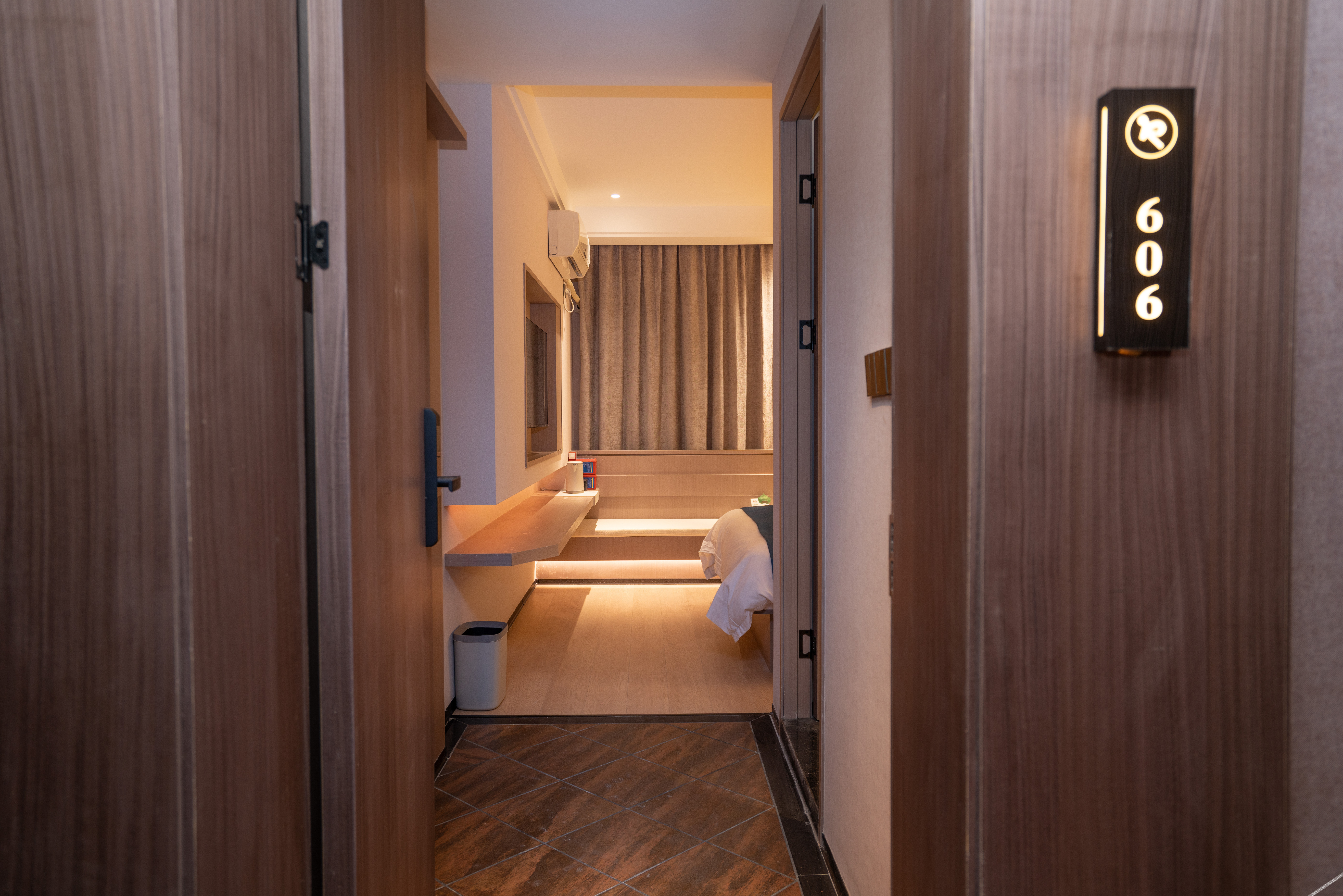 Ruijiaxi Hotel (Guiyang Flower Orchard White House Art Center Branch) 3*