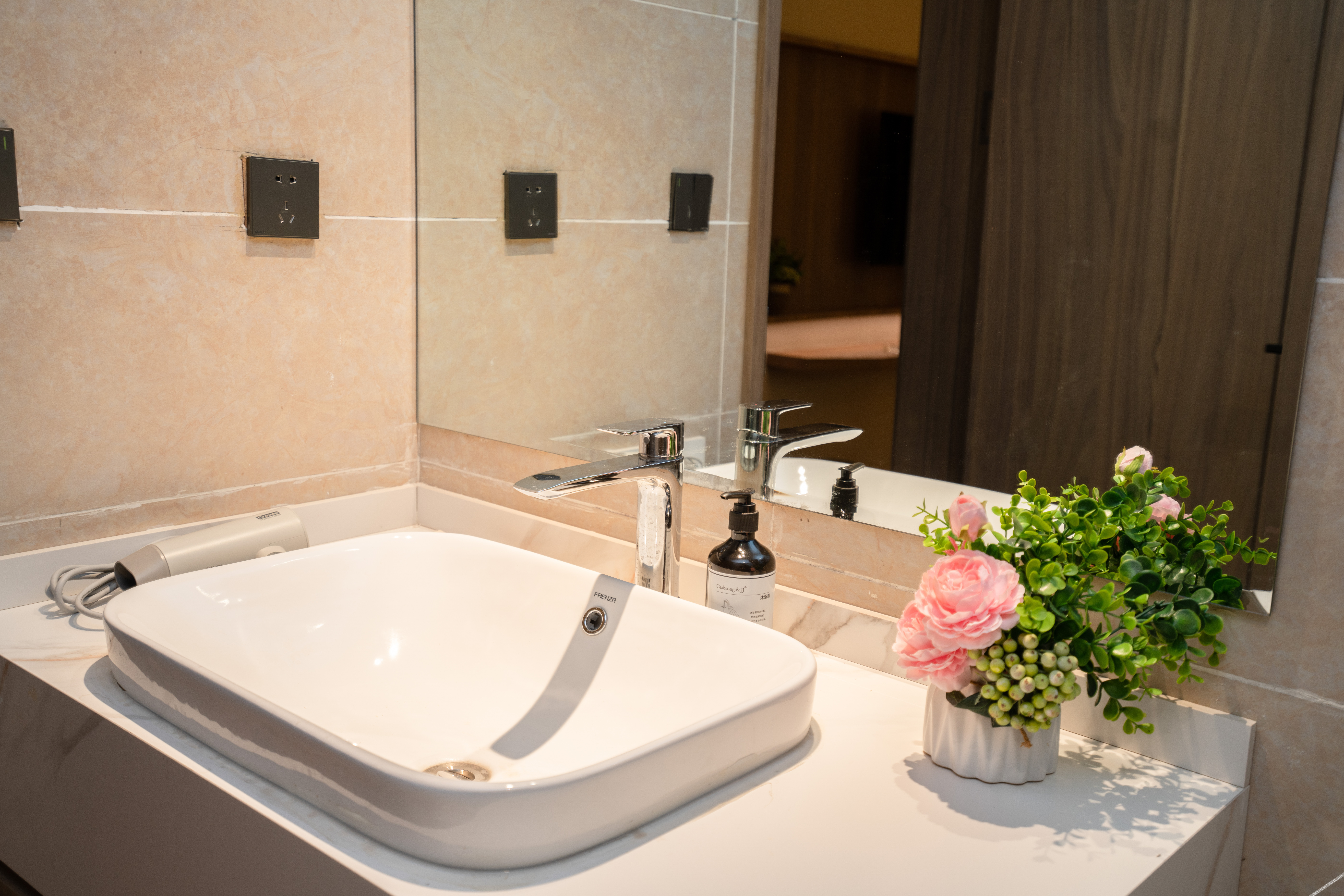 Ruijiaxi Hotel (Guiyang Flower Orchard White House Art Center Branch) 3*