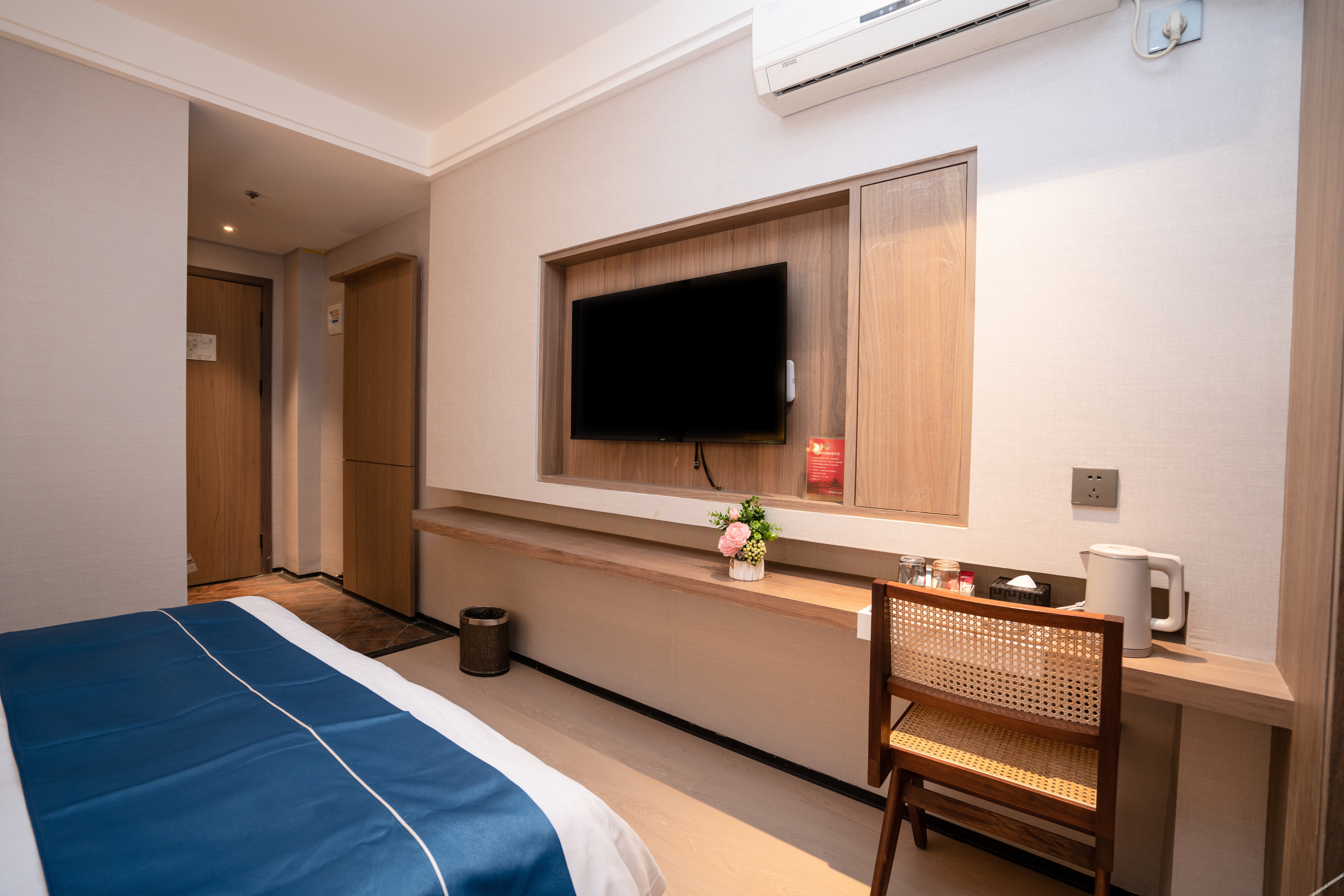 Ruijiaxi Hotel (Guiyang Flower Orchard White House Art Center Branch) 3*