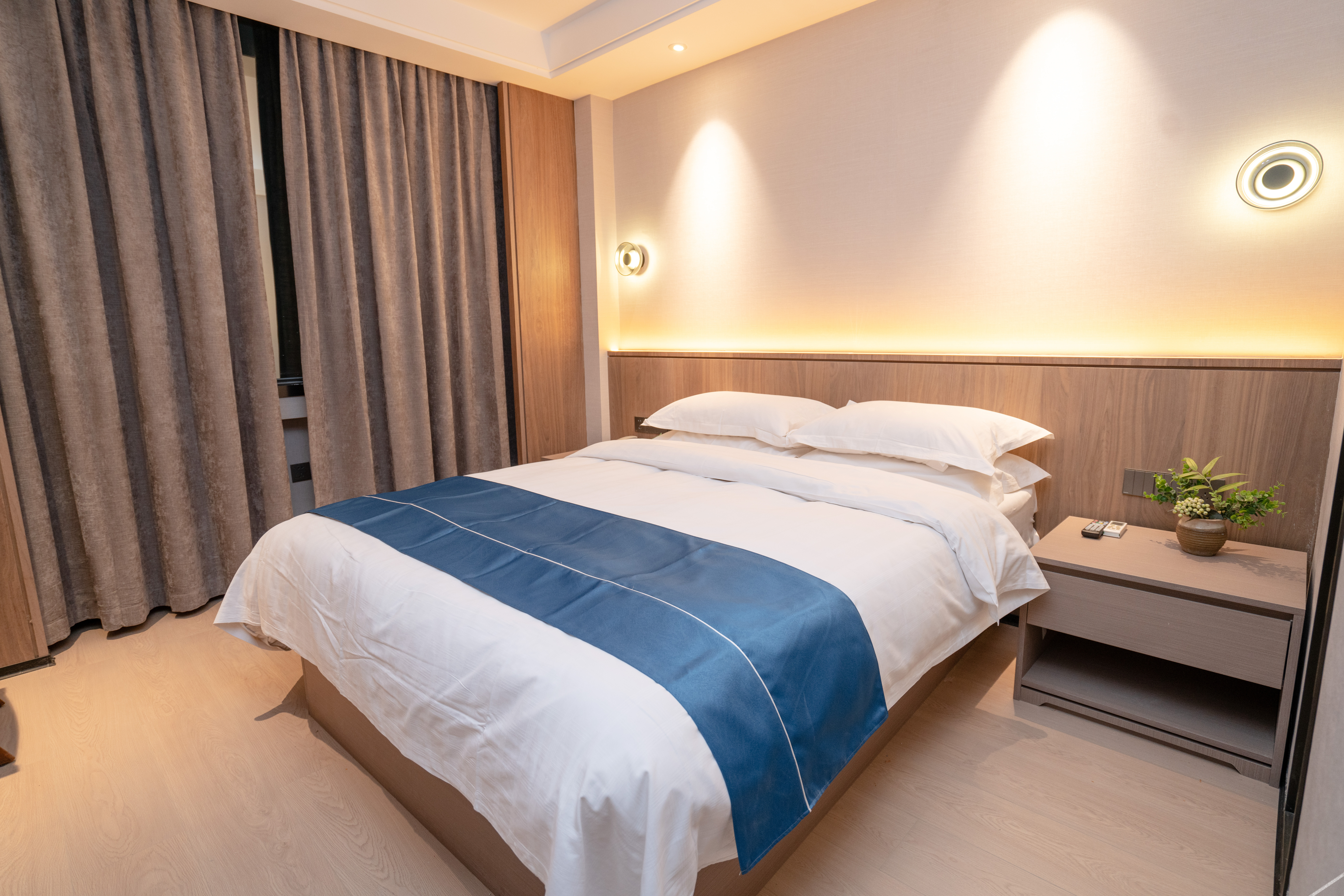 Ruijiaxi Hotel (Guiyang Flower Orchard White House Art Center Branch) 3*