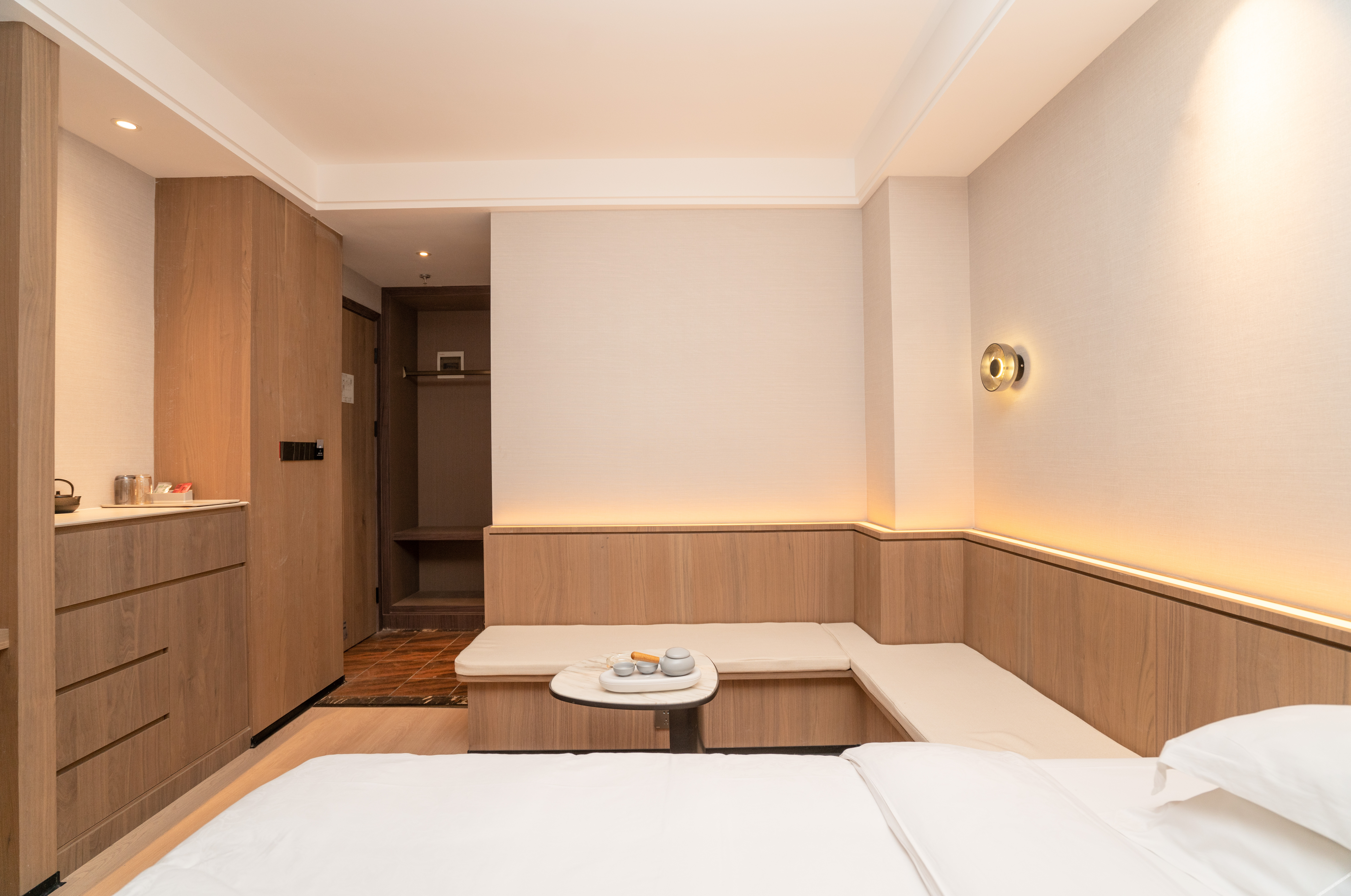 Ruijiaxi Hotel (Guiyang Flower Orchard White House Art Center Branch) 3*