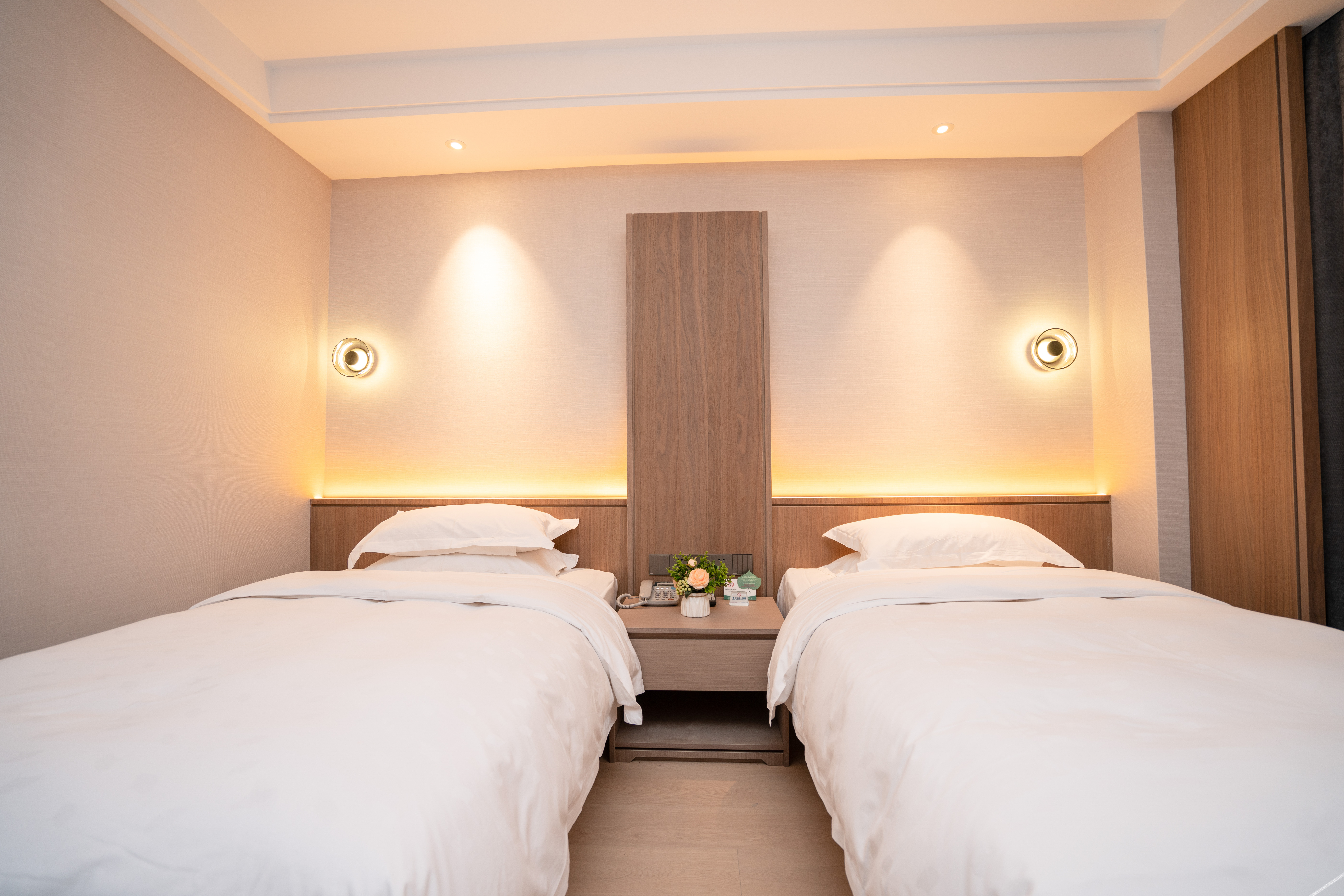Ruijiaxi Hotel (Guiyang Flower Orchard White House Art Center Branch) 3*
