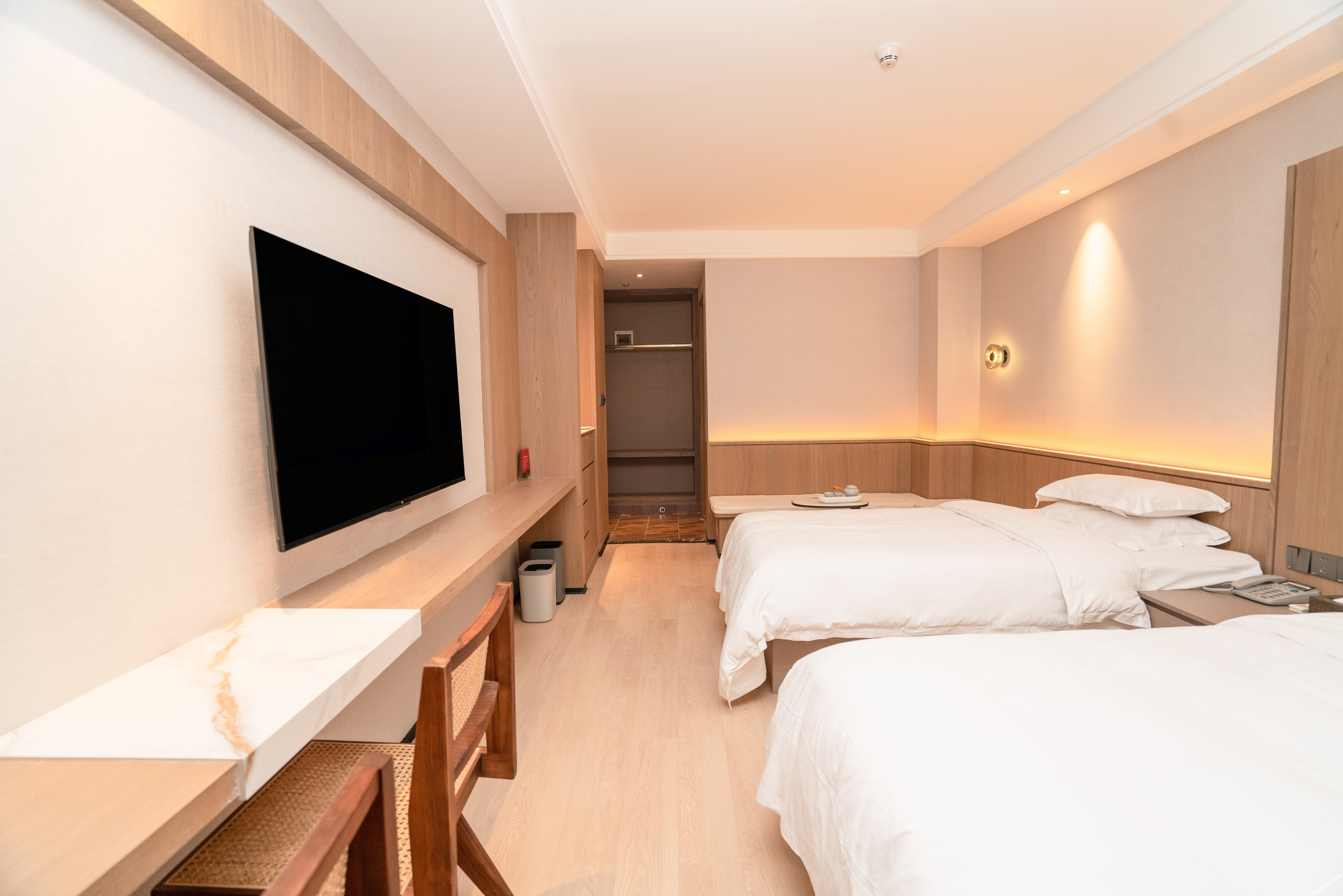 Ruijiaxi Hotel (Guiyang Flower Orchard White House Art Center Branch) 3*