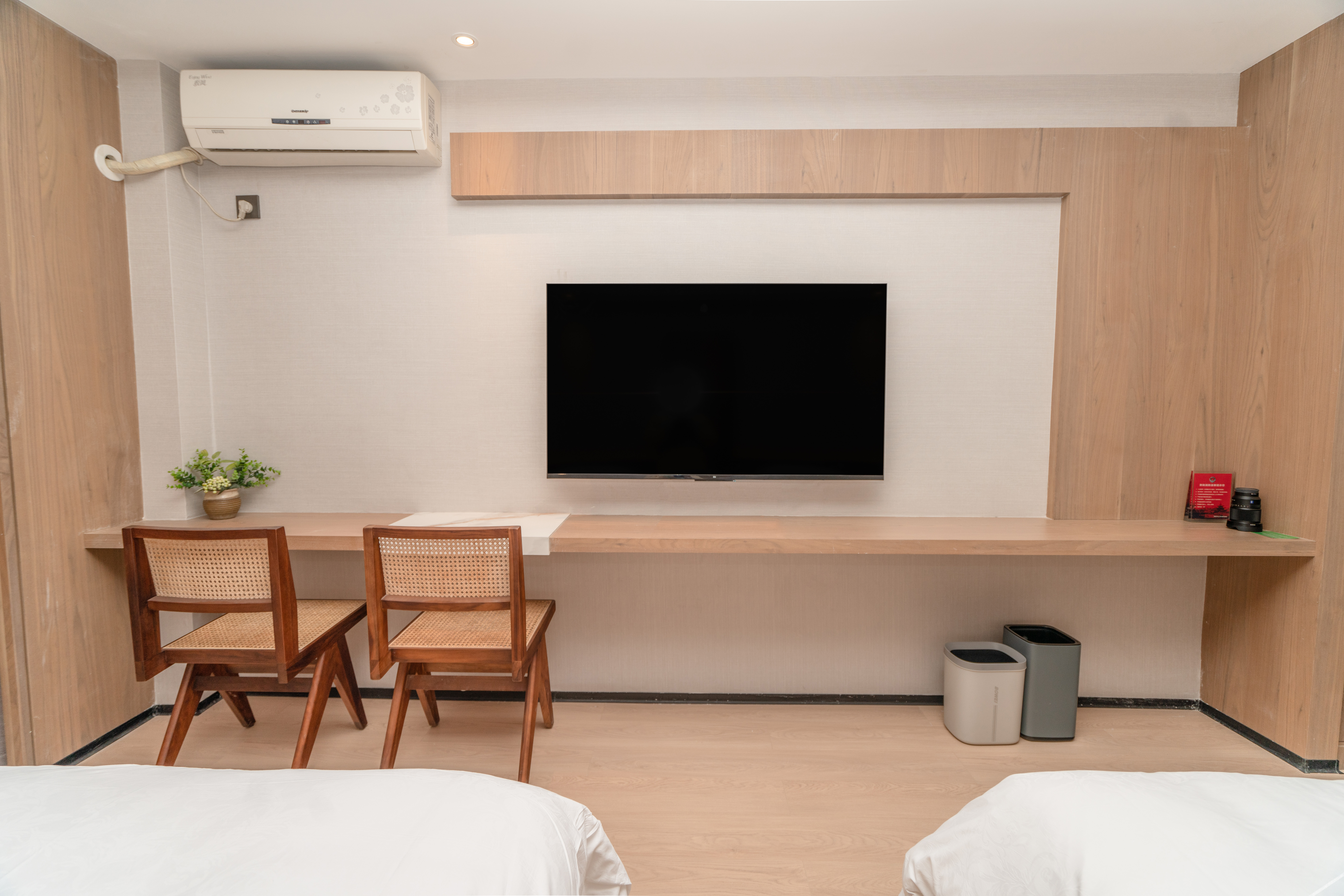 Ruijiaxi Hotel (Guiyang Flower Orchard White House Art Center Branch) 3*