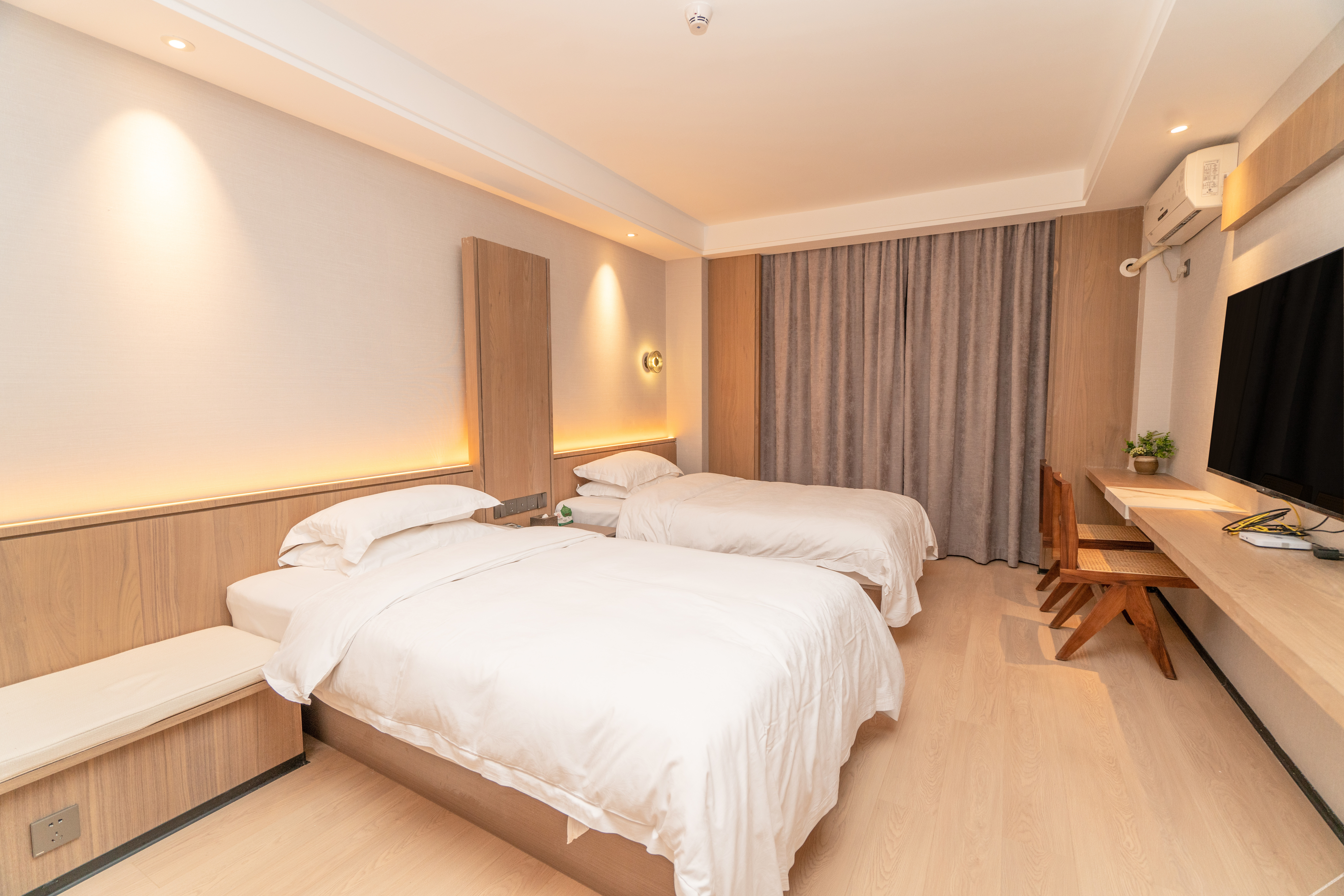 Ruijiaxi Hotel (Guiyang Flower Orchard White House Art Center Branch) 3*