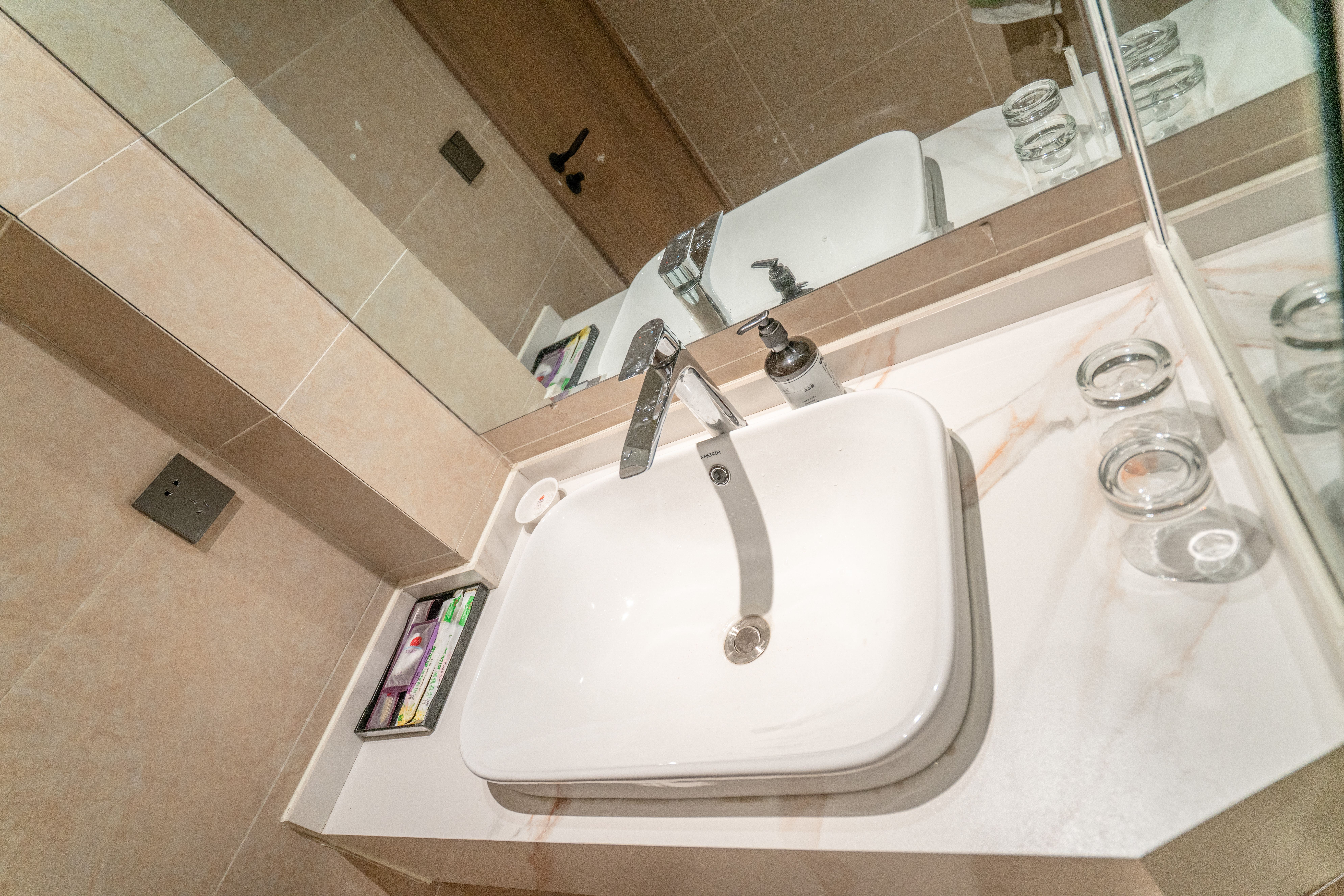 Ruijiaxi Hotel (Guiyang Flower Orchard White House Art Center Branch) 3*
