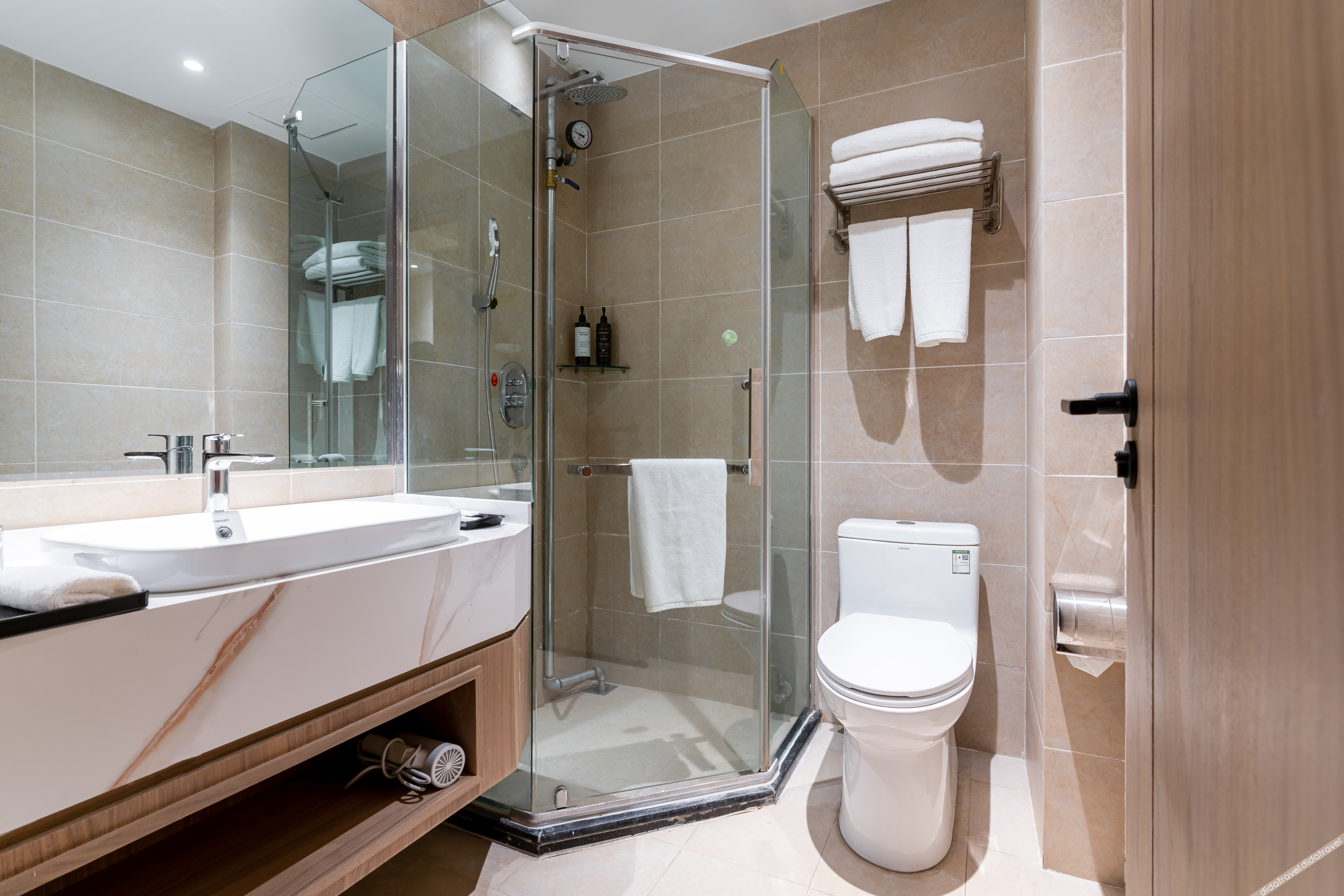 Ruijiaxi Hotel (Guiyang Flower Orchard White House Art Center Branch) 3*
