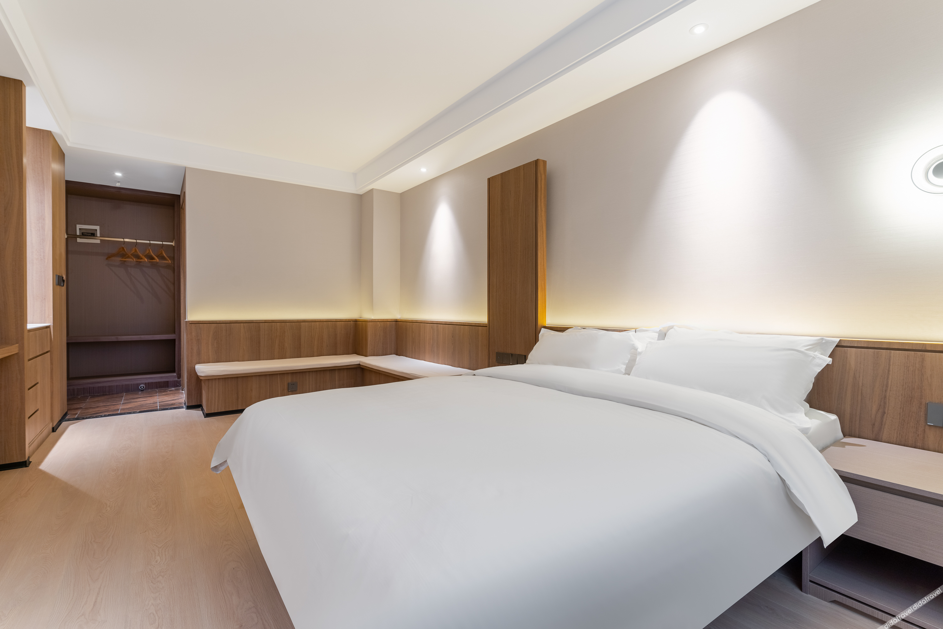 Ruijiaxi Hotel (Guiyang Flower Orchard White House Art Center Branch) 3*