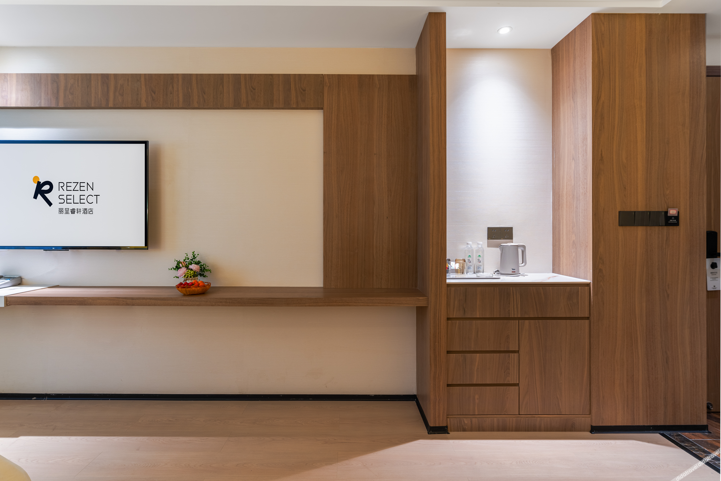 Ruijiaxi Hotel (Guiyang Flower Orchard White House Art Center Branch) 3*