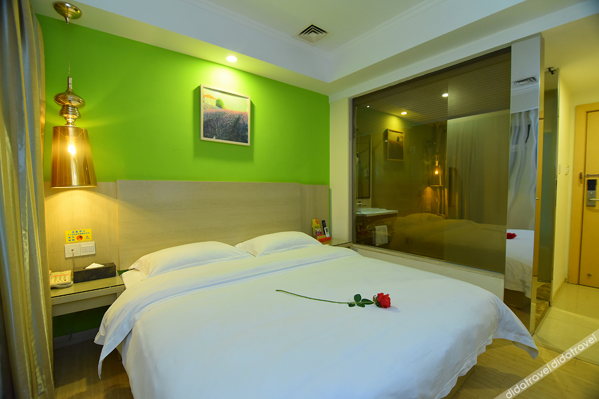 No.8 Season Hotel (Shenzhen Dongmen Hubei Subway Station Branch) 2*
