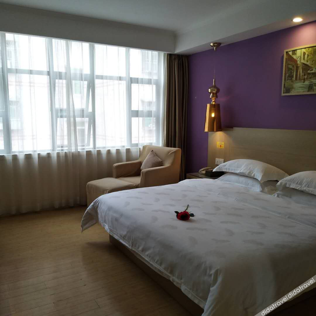 No.8 Season Hotel (Shenzhen Dongmen Hubei Subway Station Branch) 2*