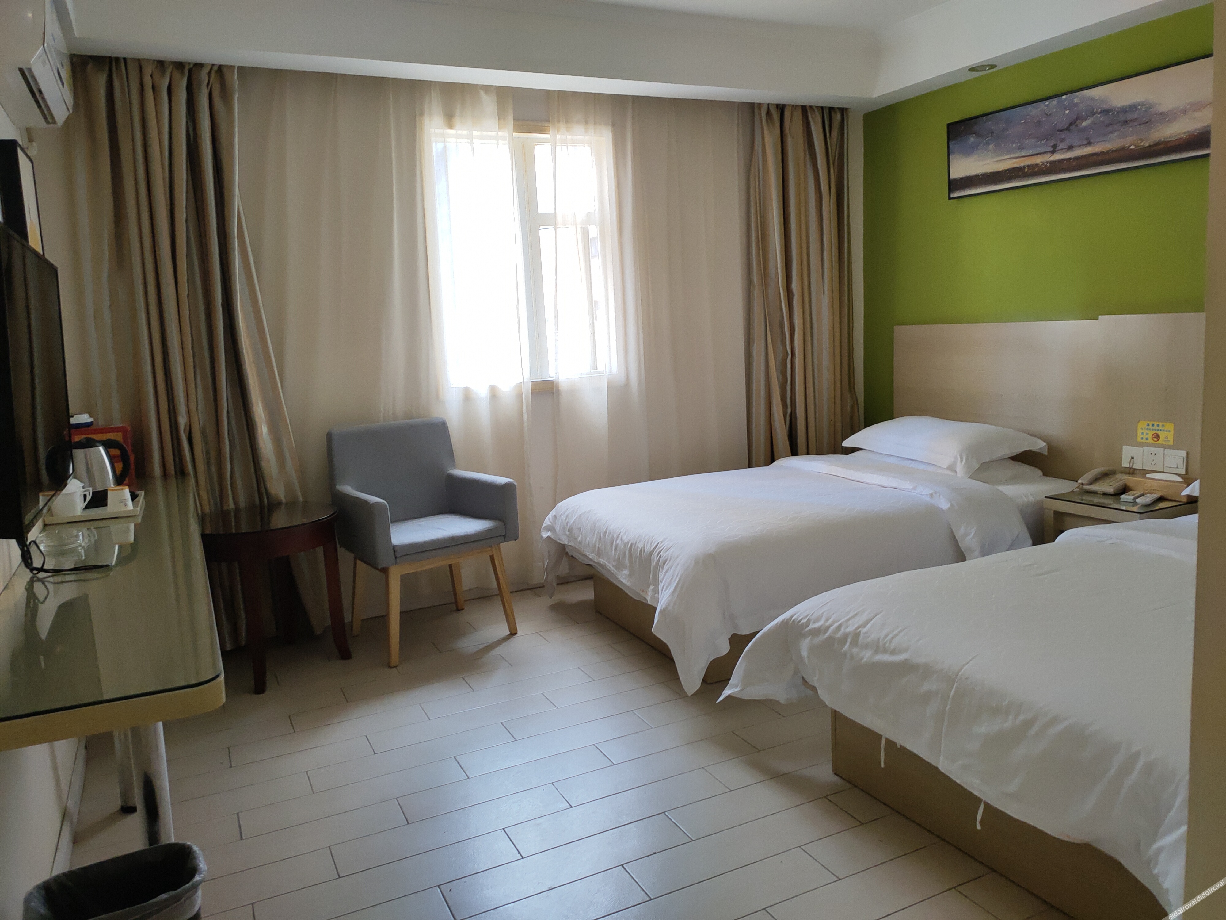 No.8 Season Hotel (Shenzhen Dongmen Hubei Subway Station Branch) 2*