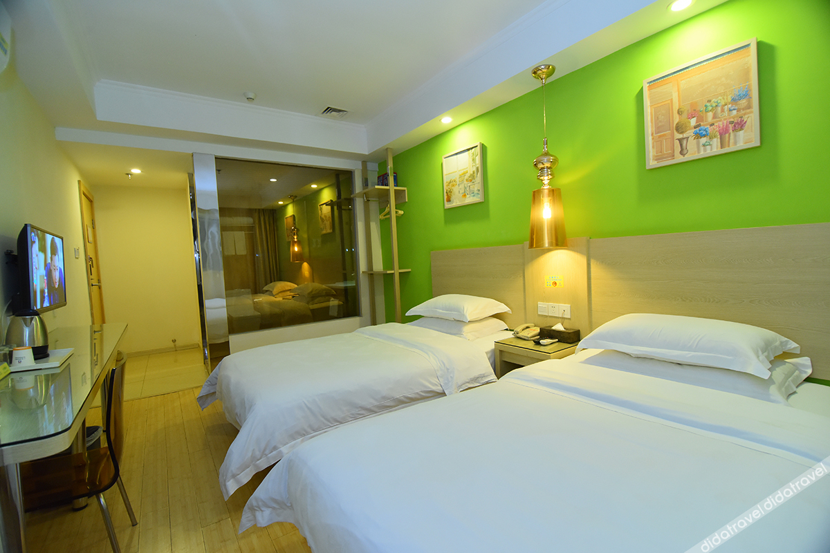 No.8 Season Hotel (Shenzhen Dongmen Hubei Subway Station Branch) 2*