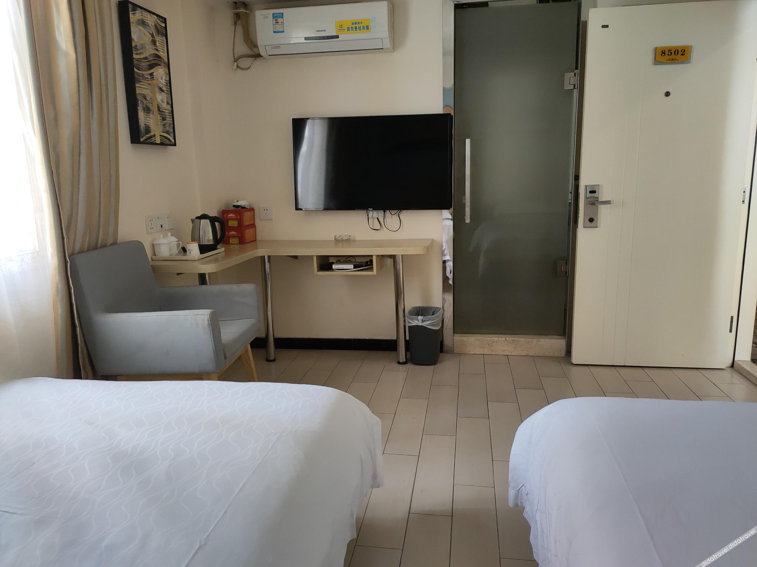 No.8 Season Hotel (Shenzhen Dongmen Hubei Subway Station Branch) 2*
