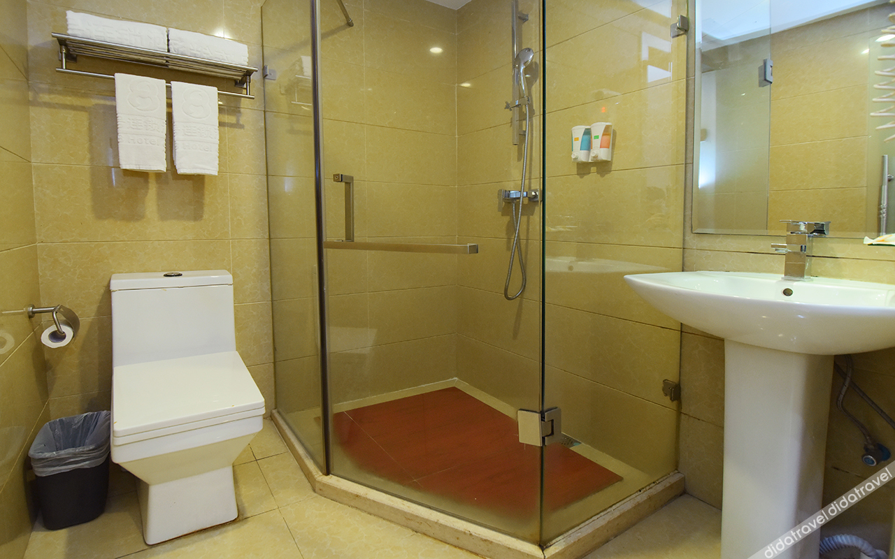 No.8 Season Hotel (Shenzhen Dongmen Hubei Subway Station Branch) 2*