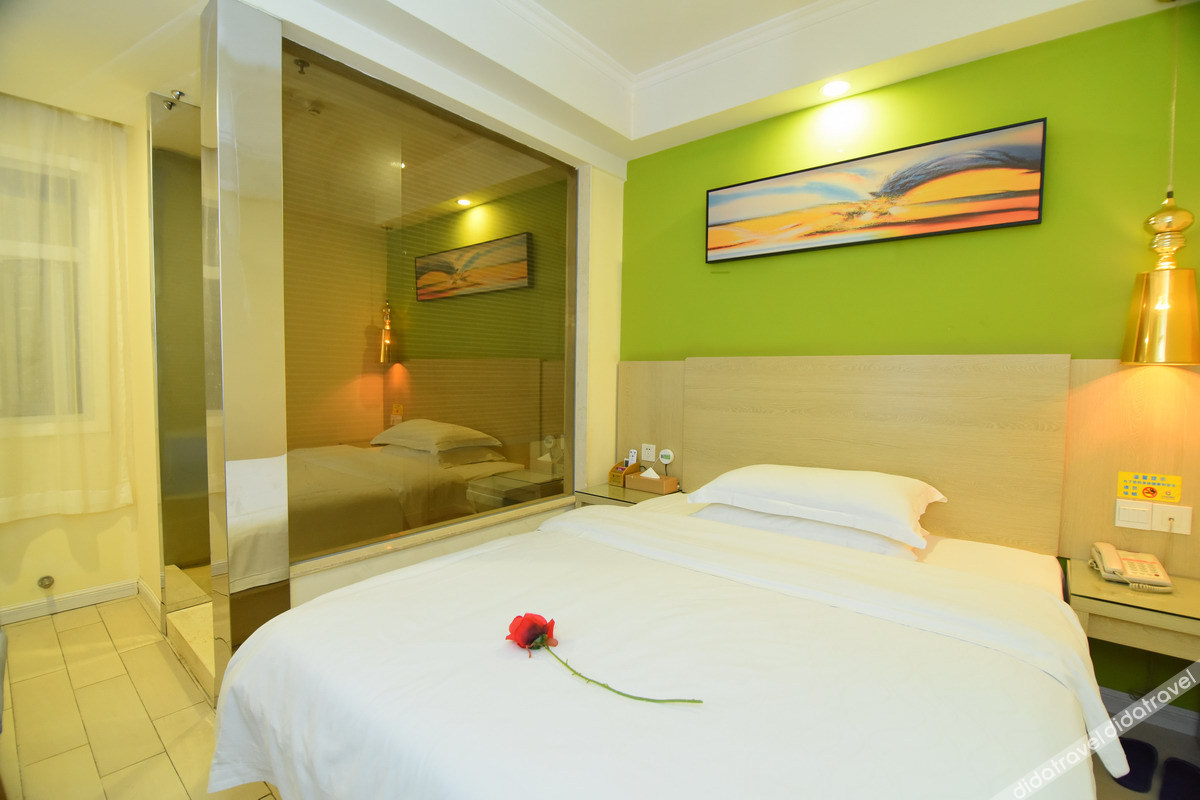 No.8 Season Hotel (Shenzhen Dongmen Hubei Subway Station Branch) 2*
