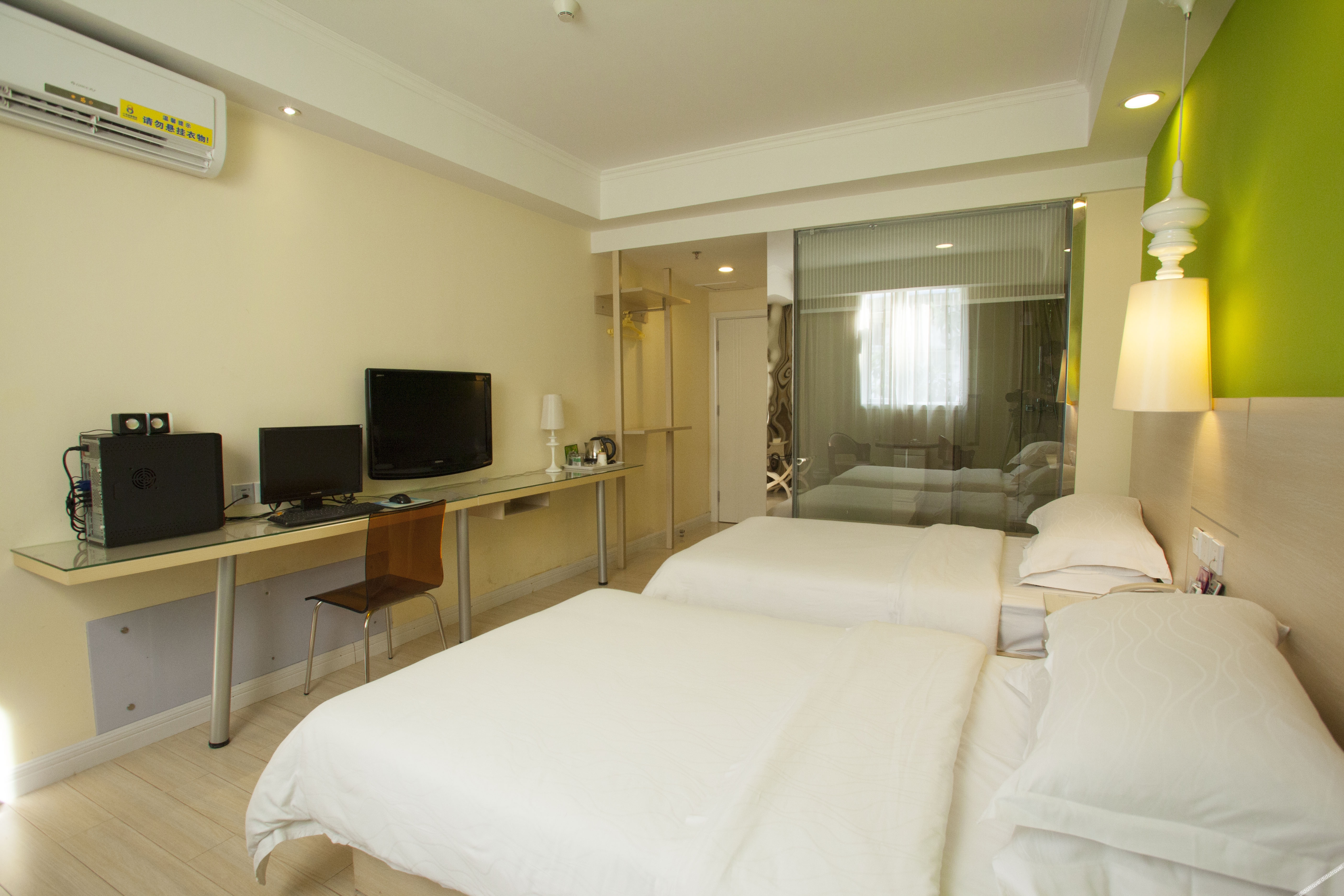 No.8 Season Hotel (Shenzhen Dongmen Hubei Subway Station Branch) 2*