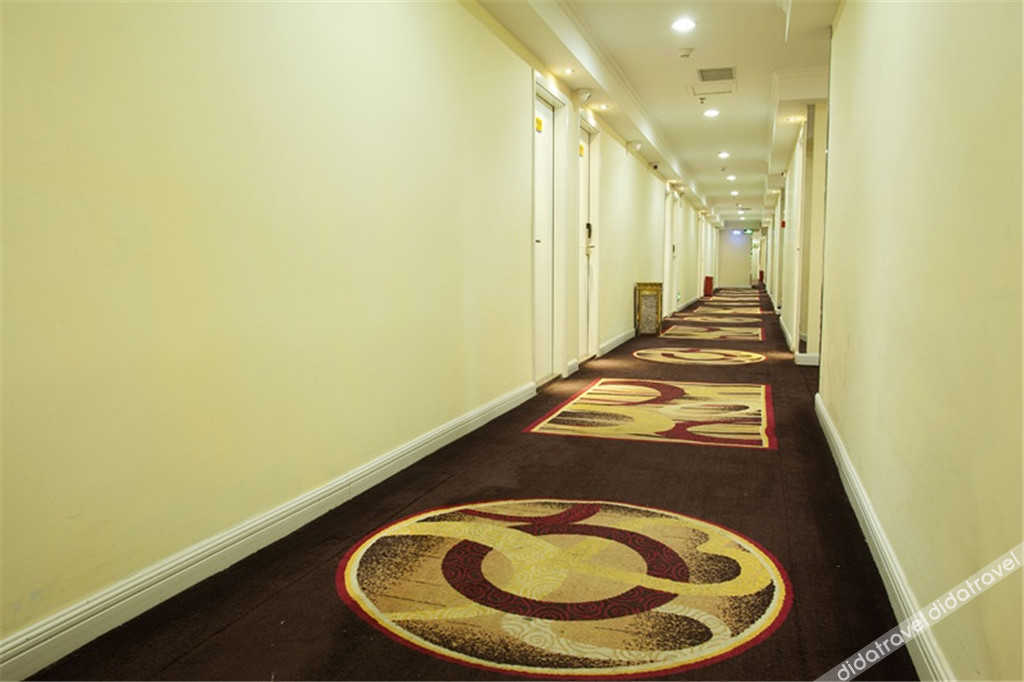 No.8 Season Hotel (Shenzhen Dongmen Hubei Subway Station Branch) 2*