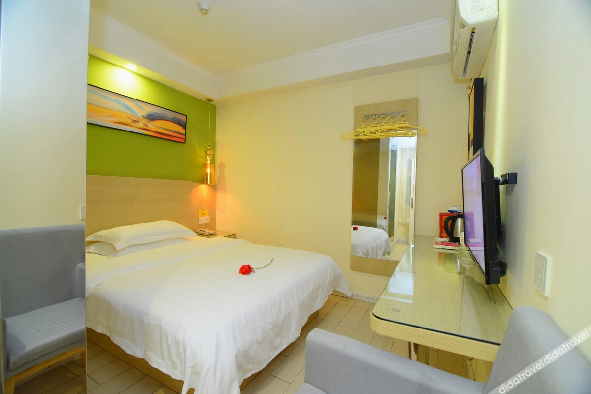 No.8 Season Hotel (Shenzhen Dongmen Hubei Subway Station Branch) 2*