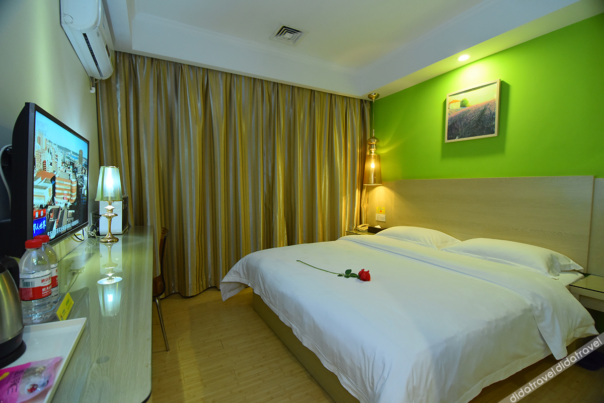 No.8 Season Hotel (Shenzhen Dongmen Hubei Subway Station Branch) 2*
