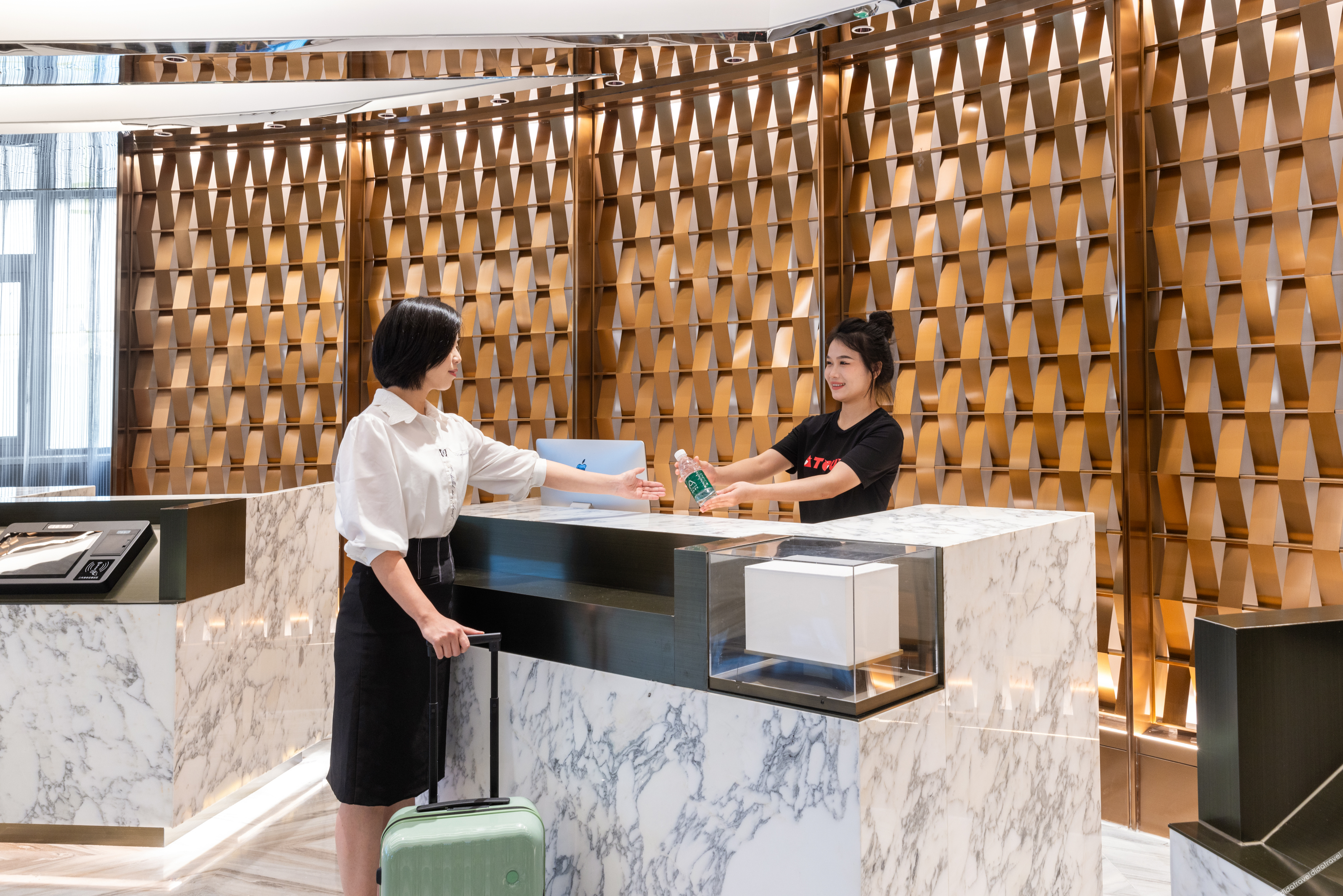 Atour Hotel Shenzhen Futian Huaqiangnorth Pedestrian Street 4*