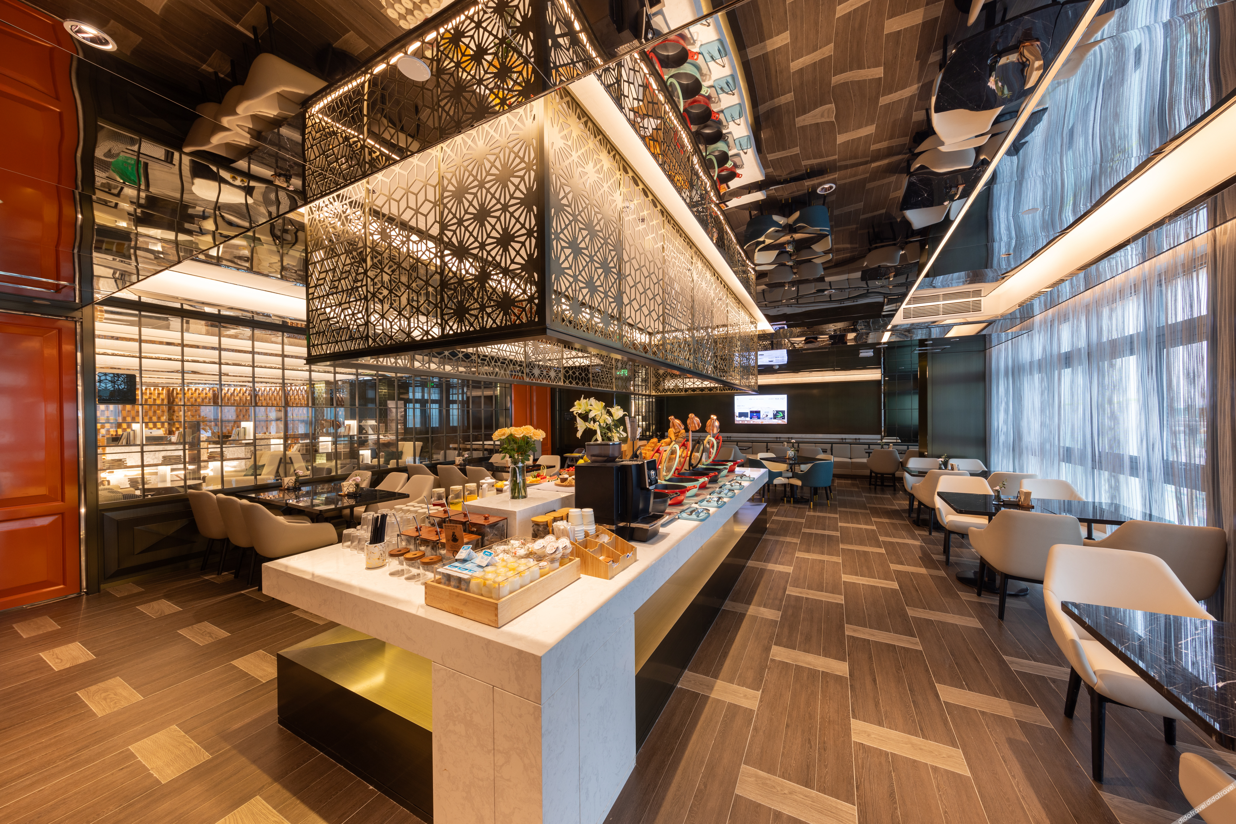 Atour Hotel Shenzhen Futian Huaqiangnorth Pedestrian Street 4*