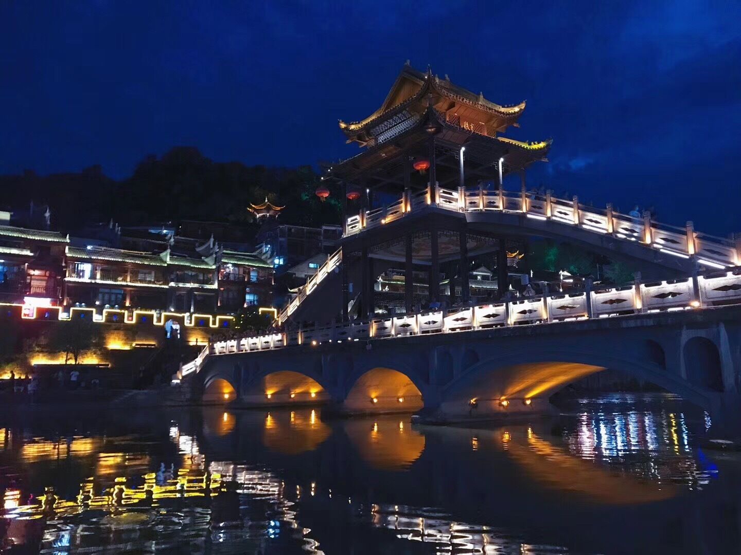 Phoenix No.8 · Secluded Xiangxi Villa Courtyard (Fenghuang Ancient Town Store) 3*