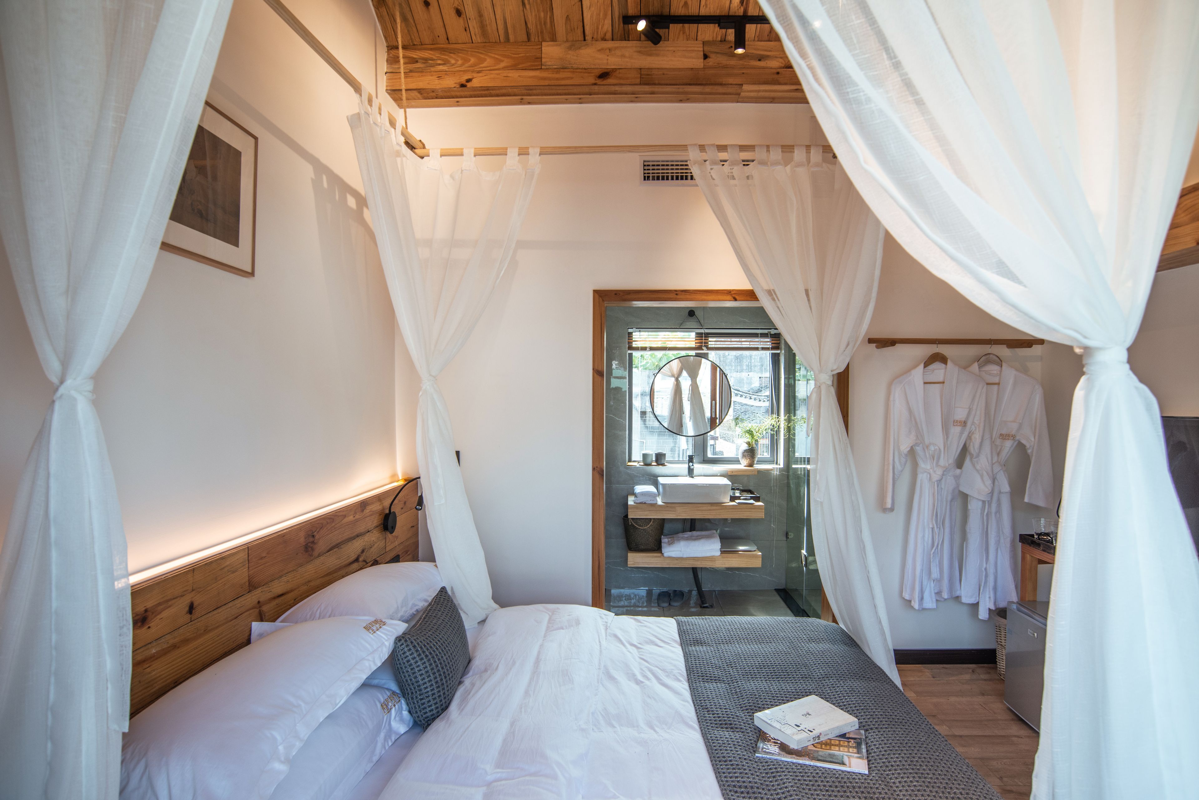 Phoenix No.8 · Secluded Xiangxi Villa Courtyard (Fenghuang Ancient Town Store) 3*