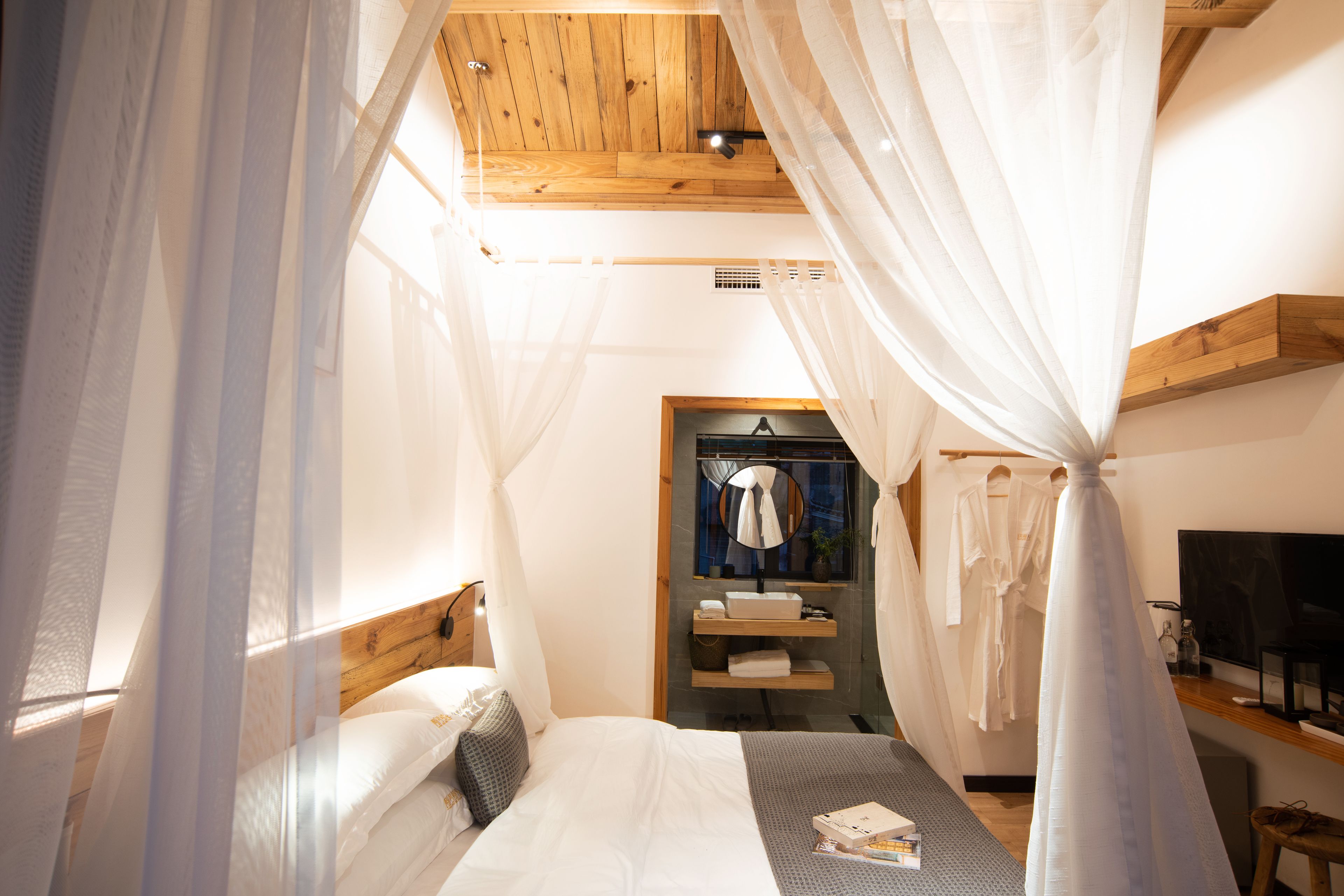 Phoenix No.8 · Secluded Xiangxi Villa Courtyard (Fenghuang Ancient Town Store) 3*