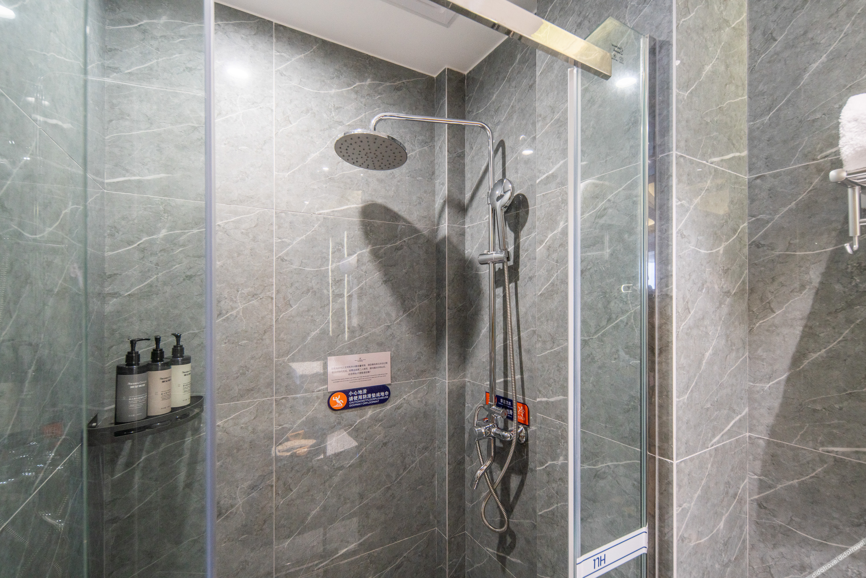 Aivia Rezen Hotel (Lijiang Ancient City) 4*