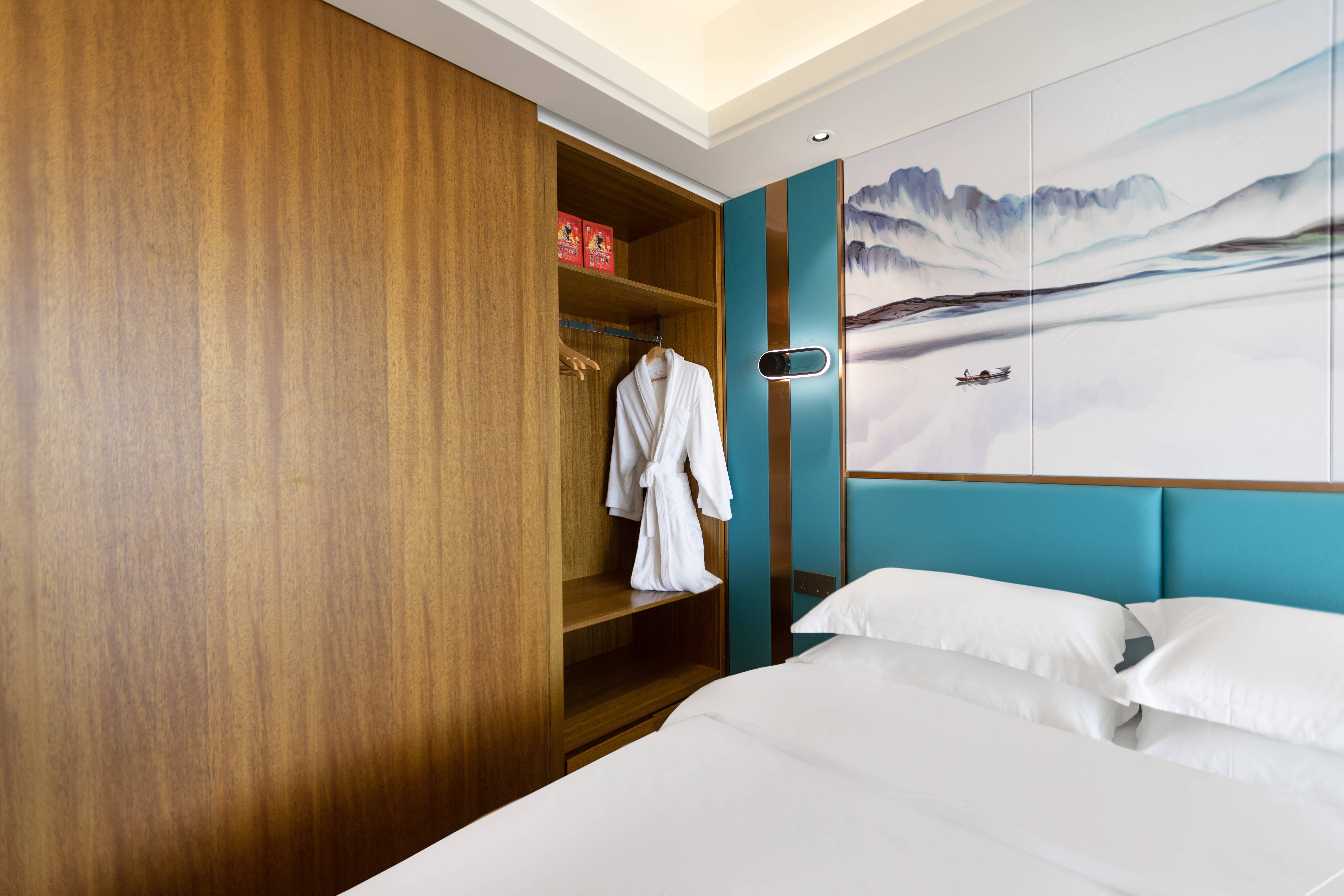 Aivia Rezen Hotel (Lijiang Ancient City) 4*