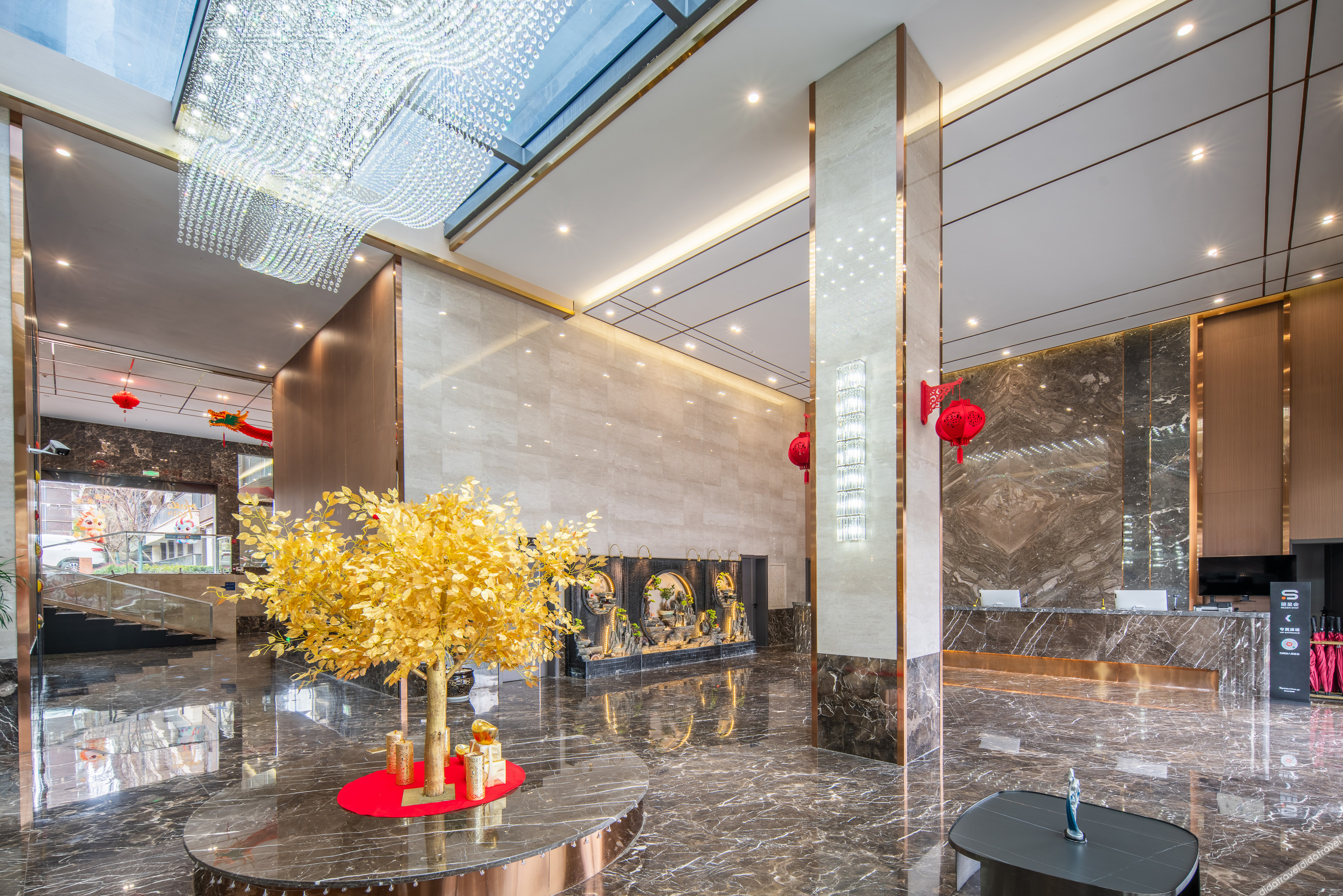 Aivia Rezen Hotel (Lijiang Ancient City) 4*