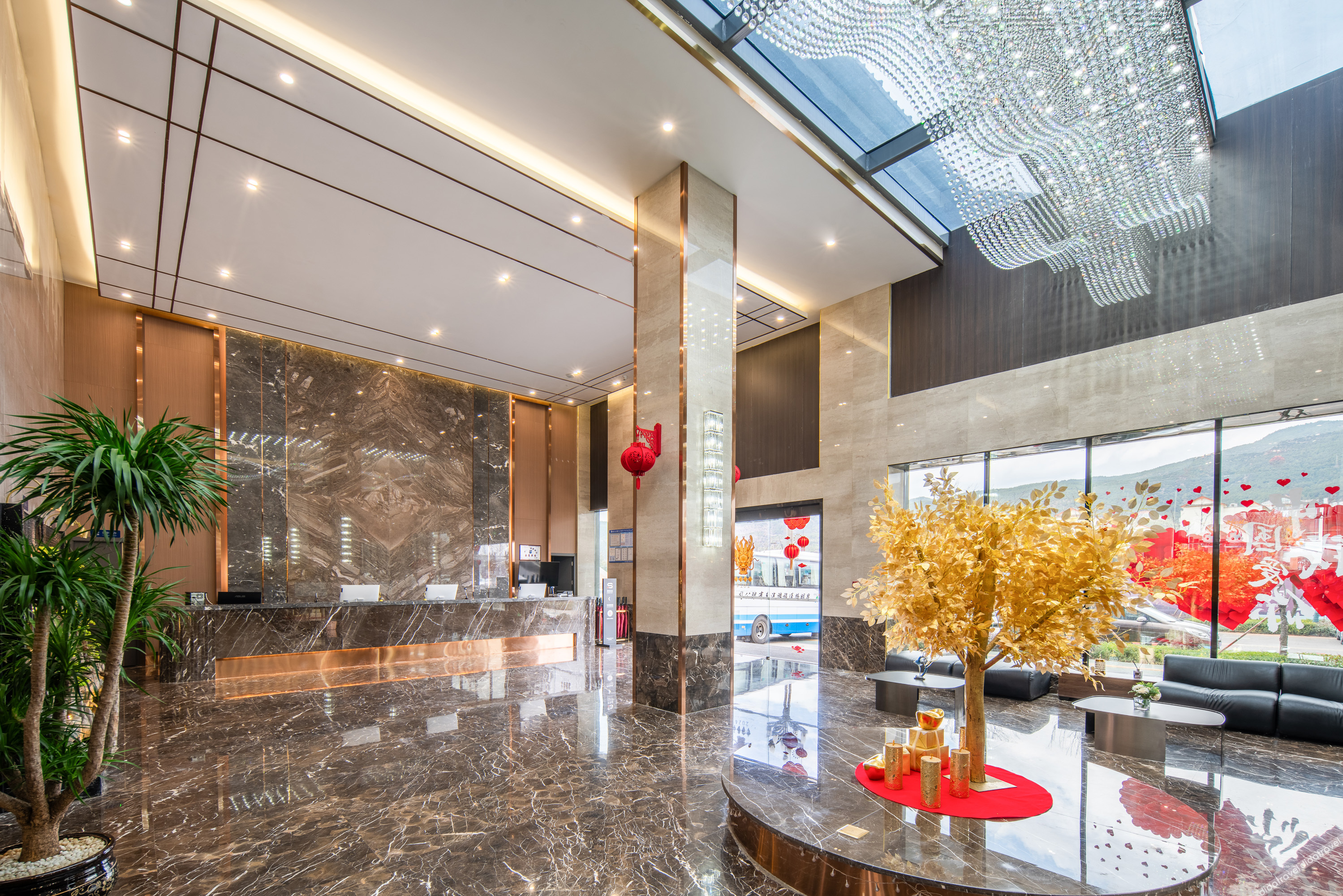 Aivia Rezen Hotel (Lijiang Ancient City) 4*