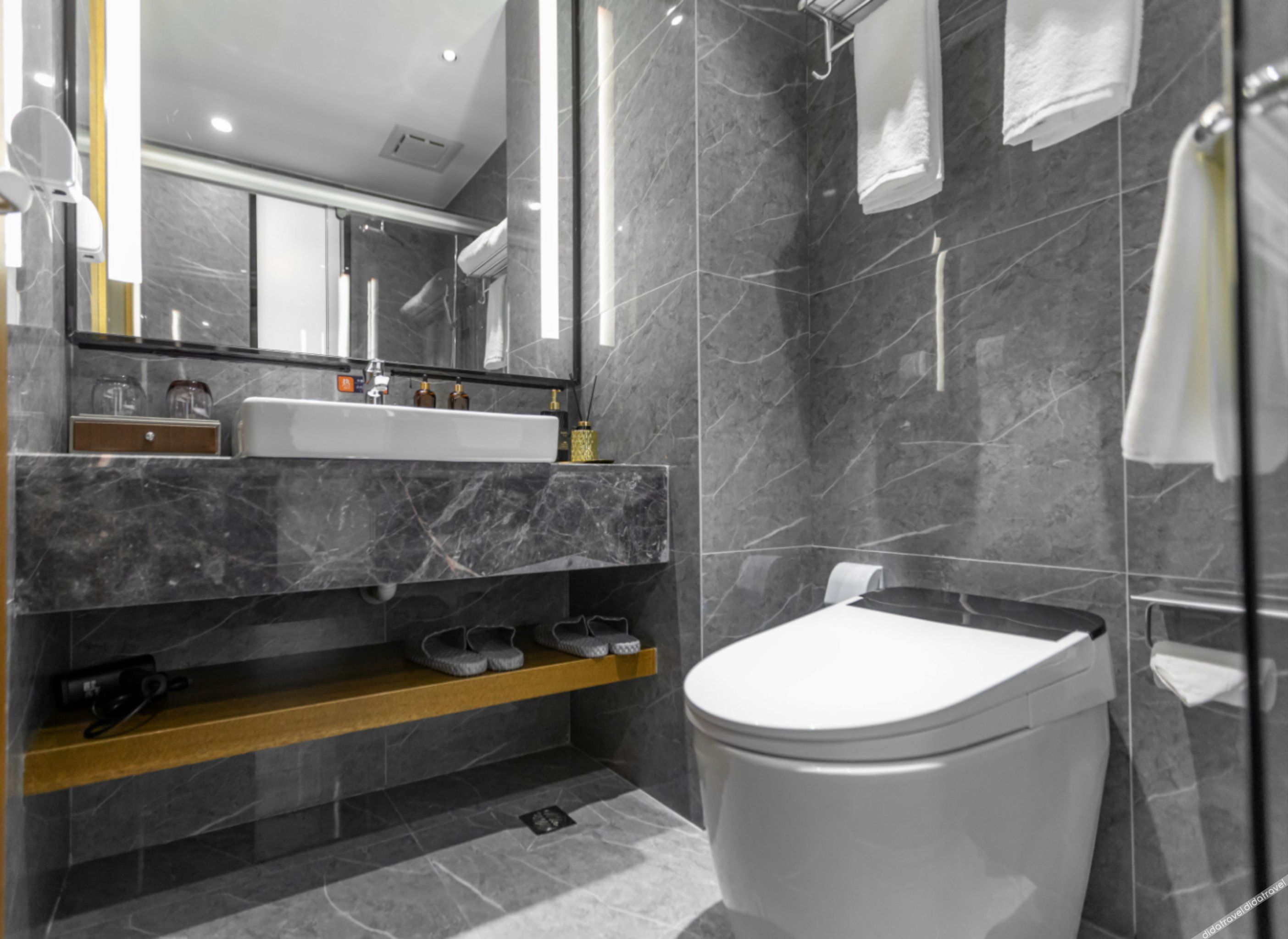 Aivia Rezen Hotel (Lijiang Ancient City) 4*