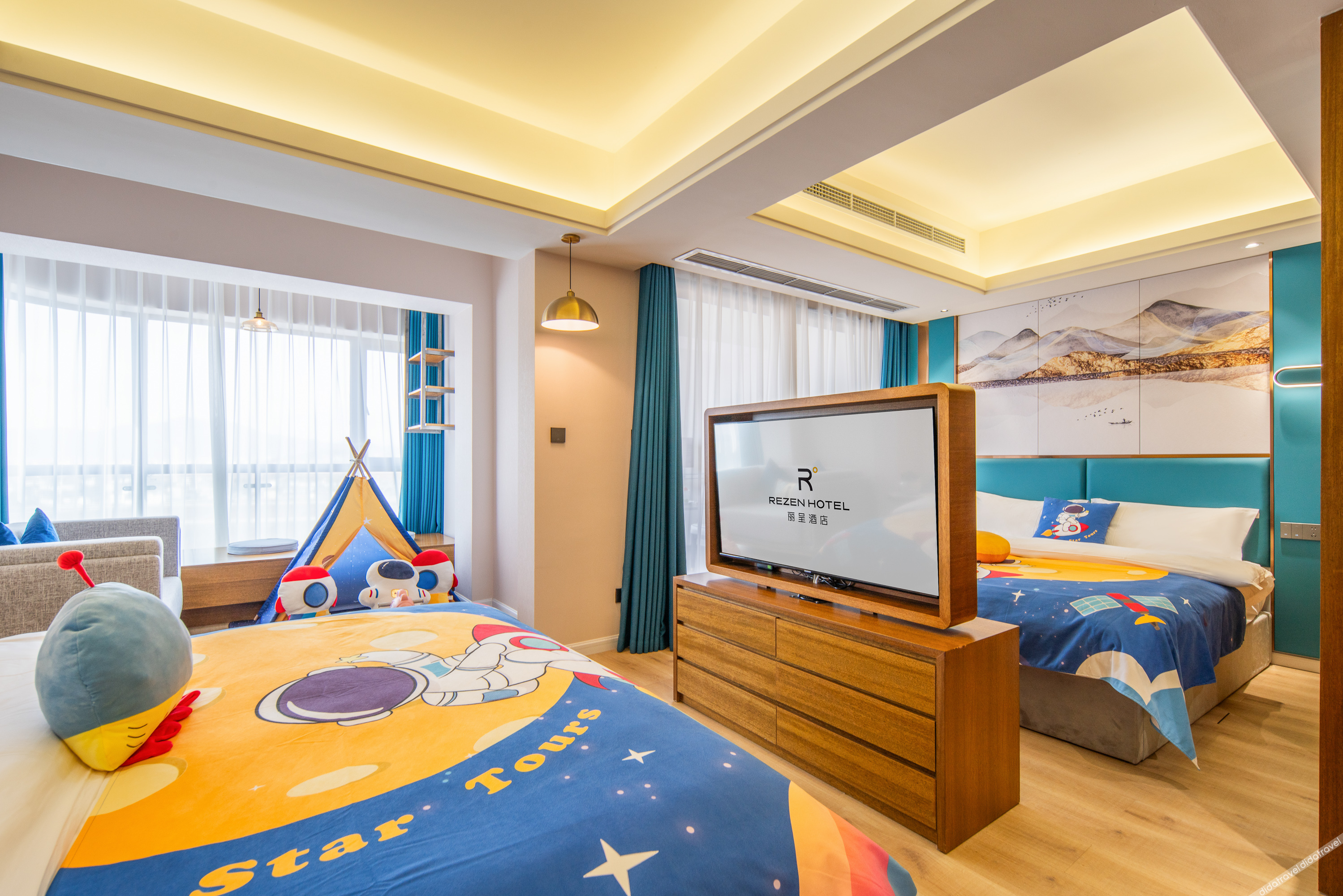 Aivia Rezen Hotel (Lijiang Ancient City) 4*