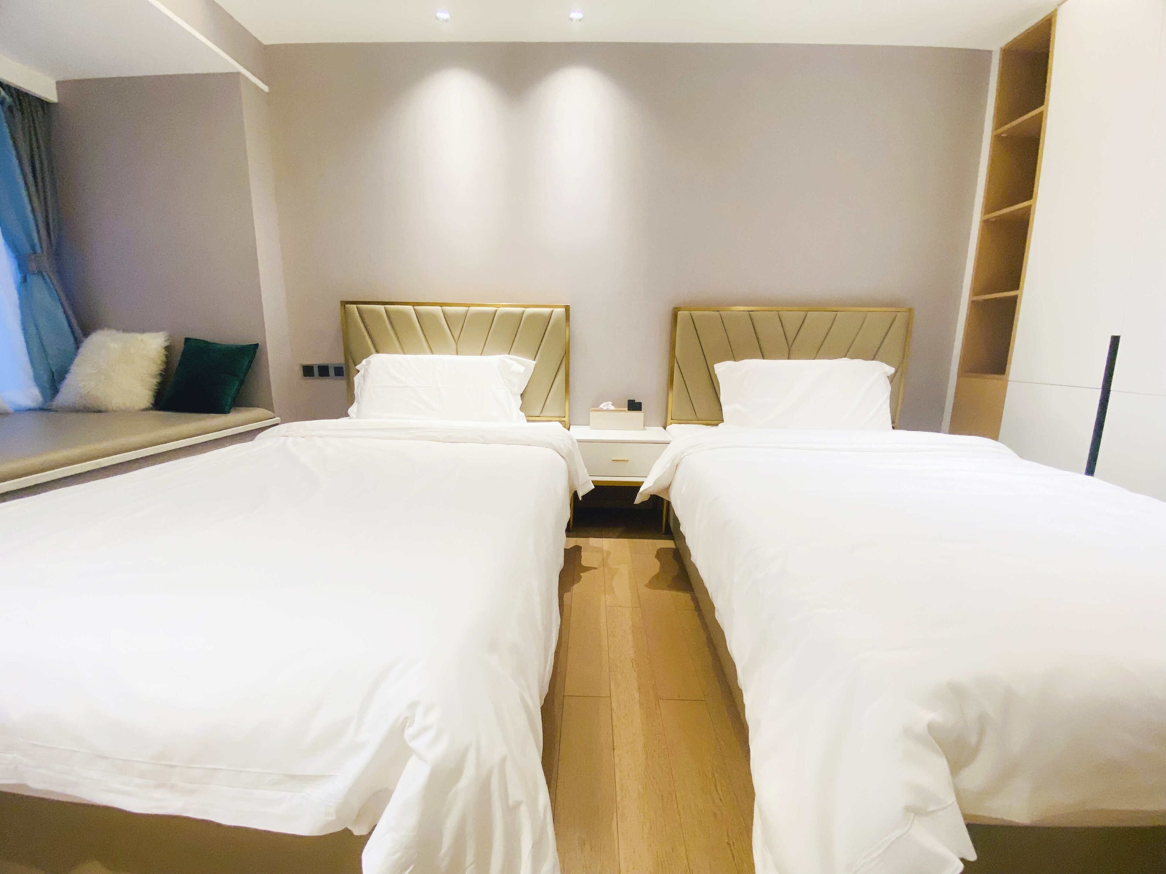 RHO HOTEL 0*
