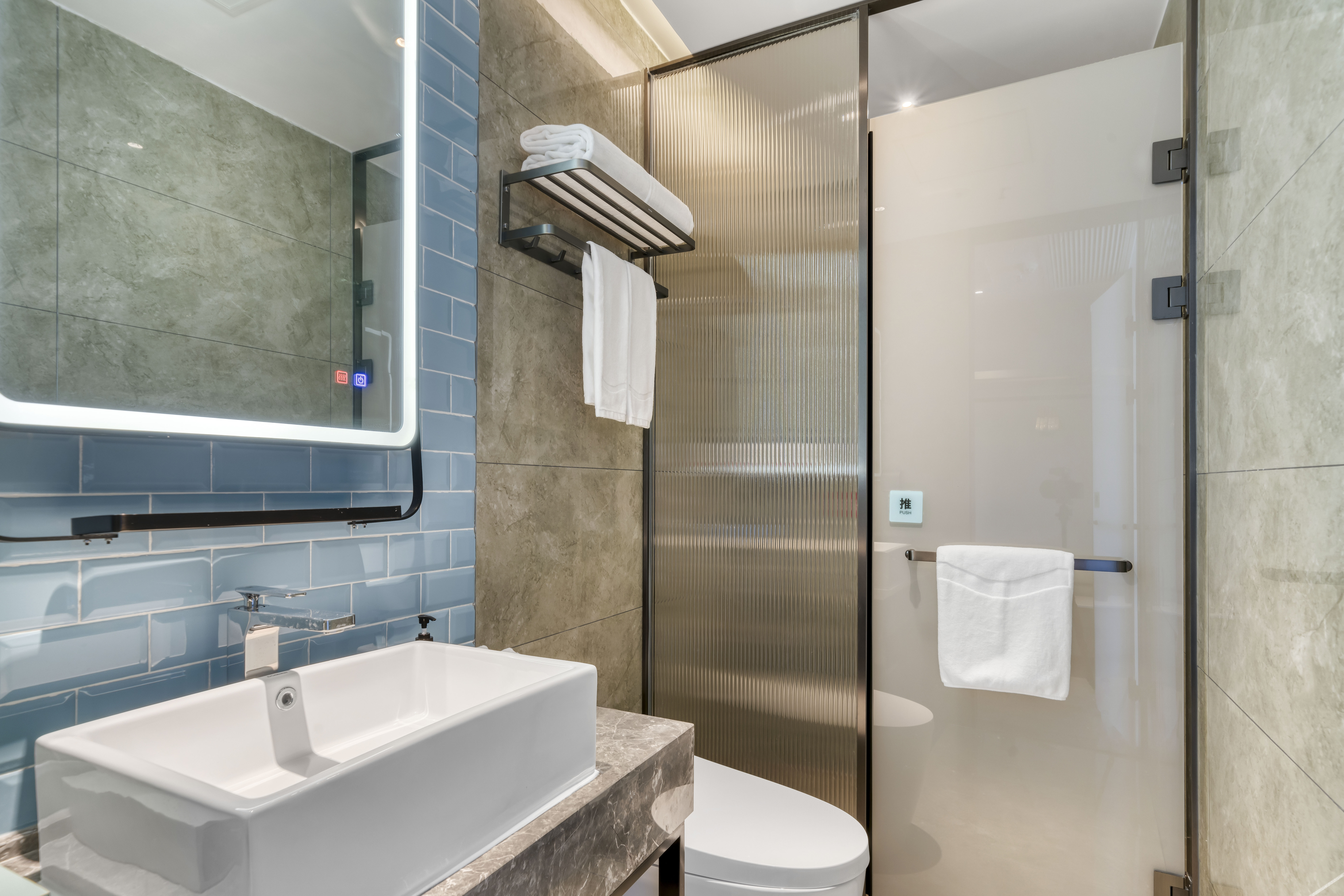 Home Inn Cloud (Yifeng Times Plaza, Xiangyu Avenue, Huainan) 3*