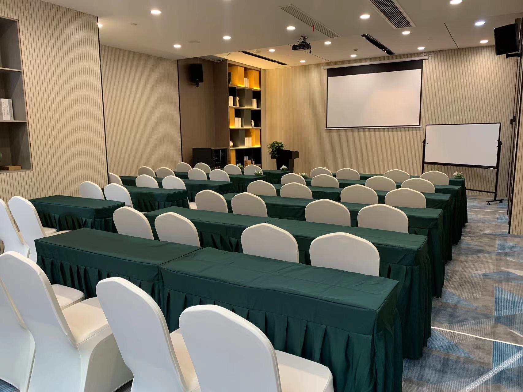 Home Inn Cloud (Yifeng Times Plaza, Xiangyu Avenue, Huainan) 3*