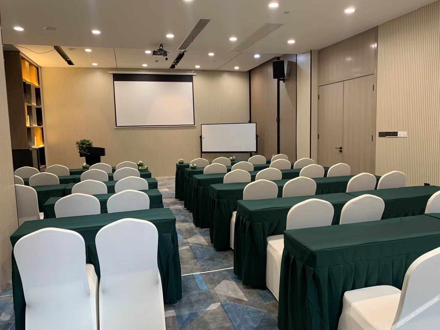 Home Inn Cloud (Yifeng Times Plaza, Xiangyu Avenue, Huainan) 3*
