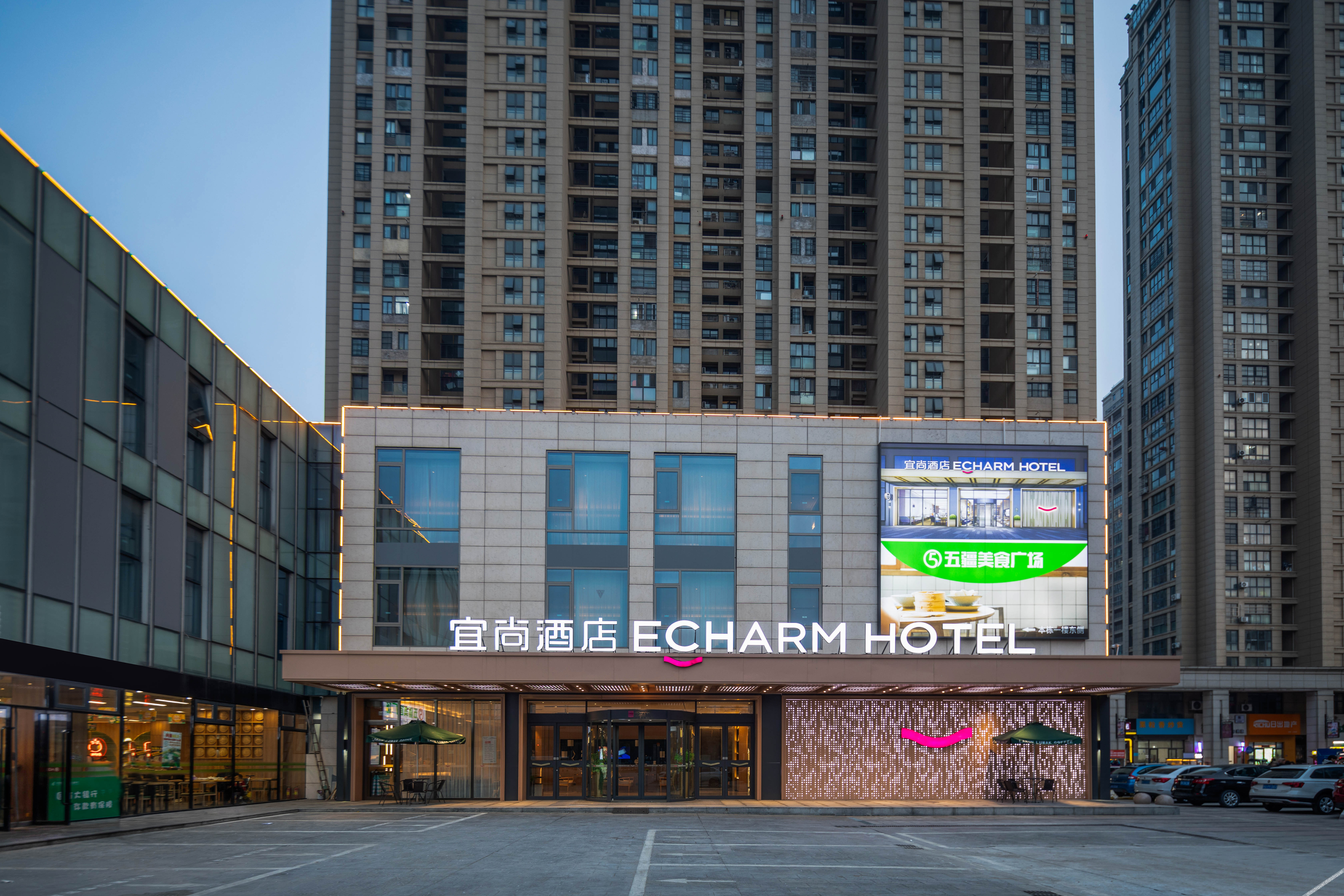 Home Inn Cloud (Yifeng Times Plaza, Xiangyu Avenue, Huainan) 3*