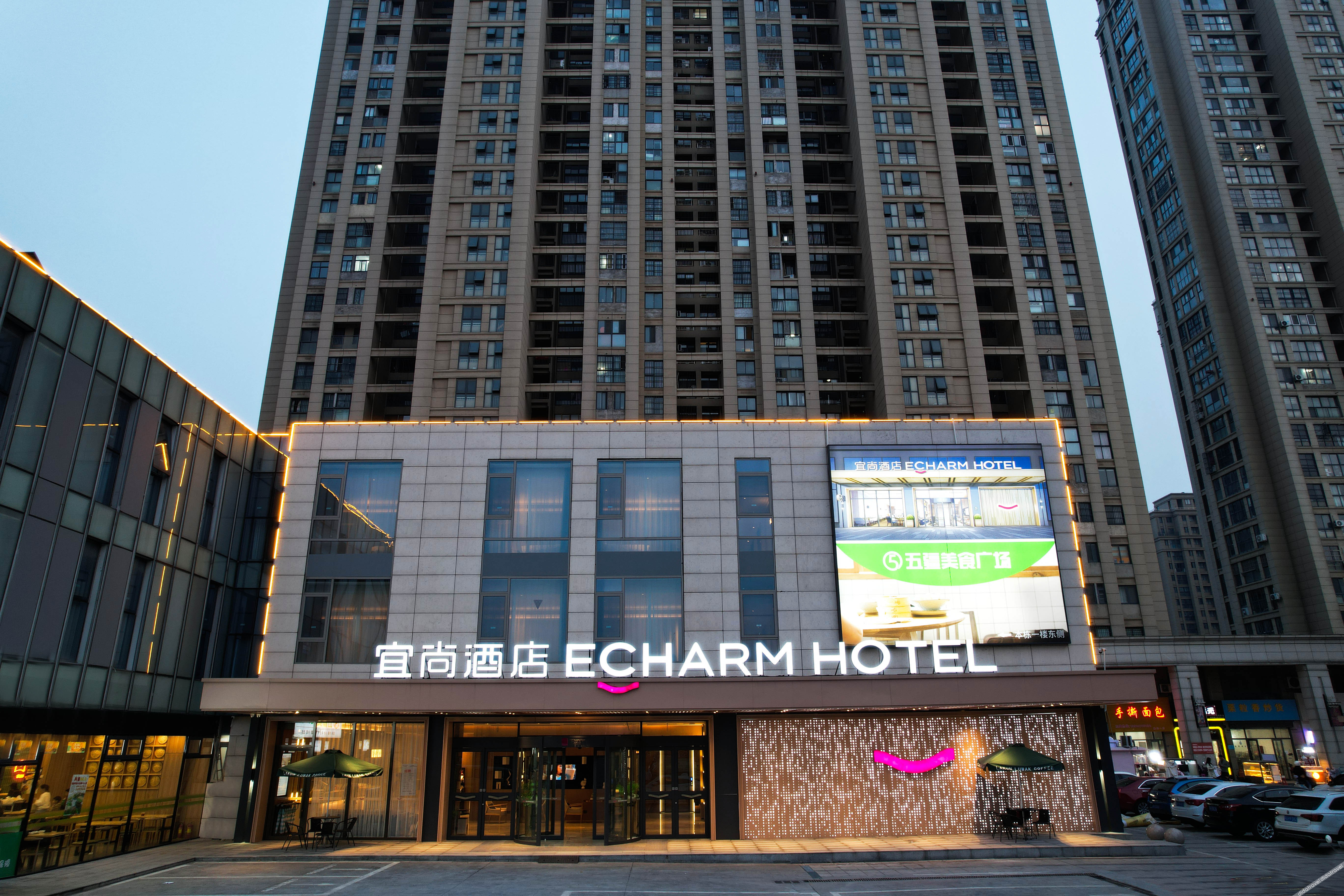 Home Inn Cloud (Yifeng Times Plaza, Xiangyu Avenue, Huainan) 3*