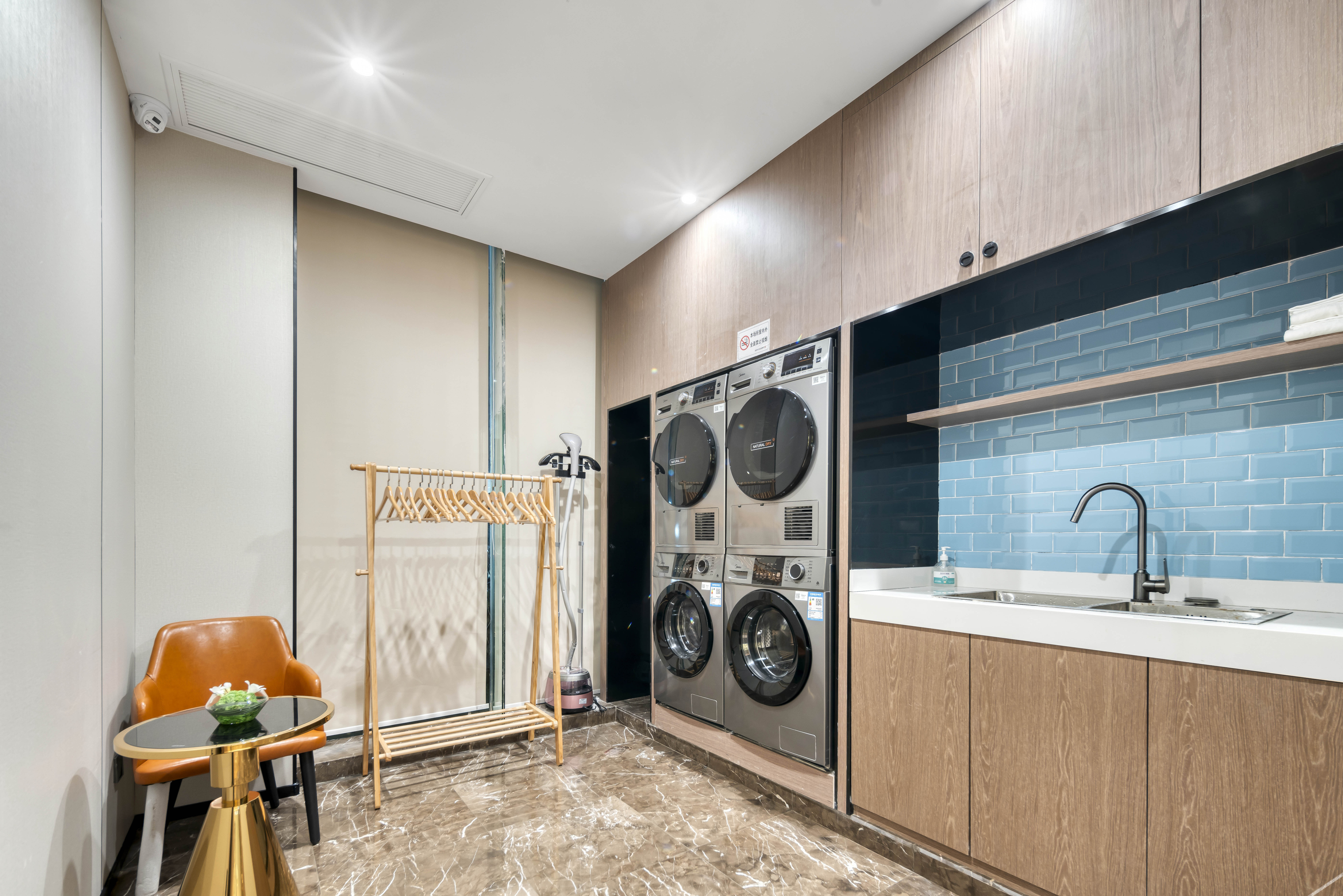 Home Inn Cloud (Yifeng Times Plaza, Xiangyu Avenue, Huainan) 3*